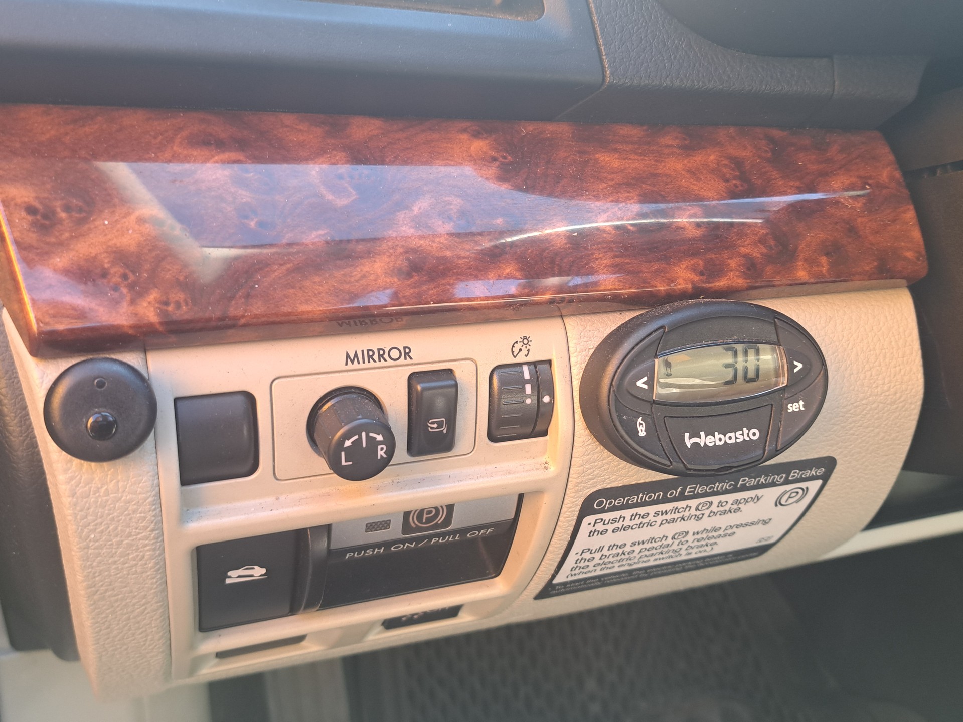 SUBARU Outback 3.6R Executive AWD Automatic-image-6