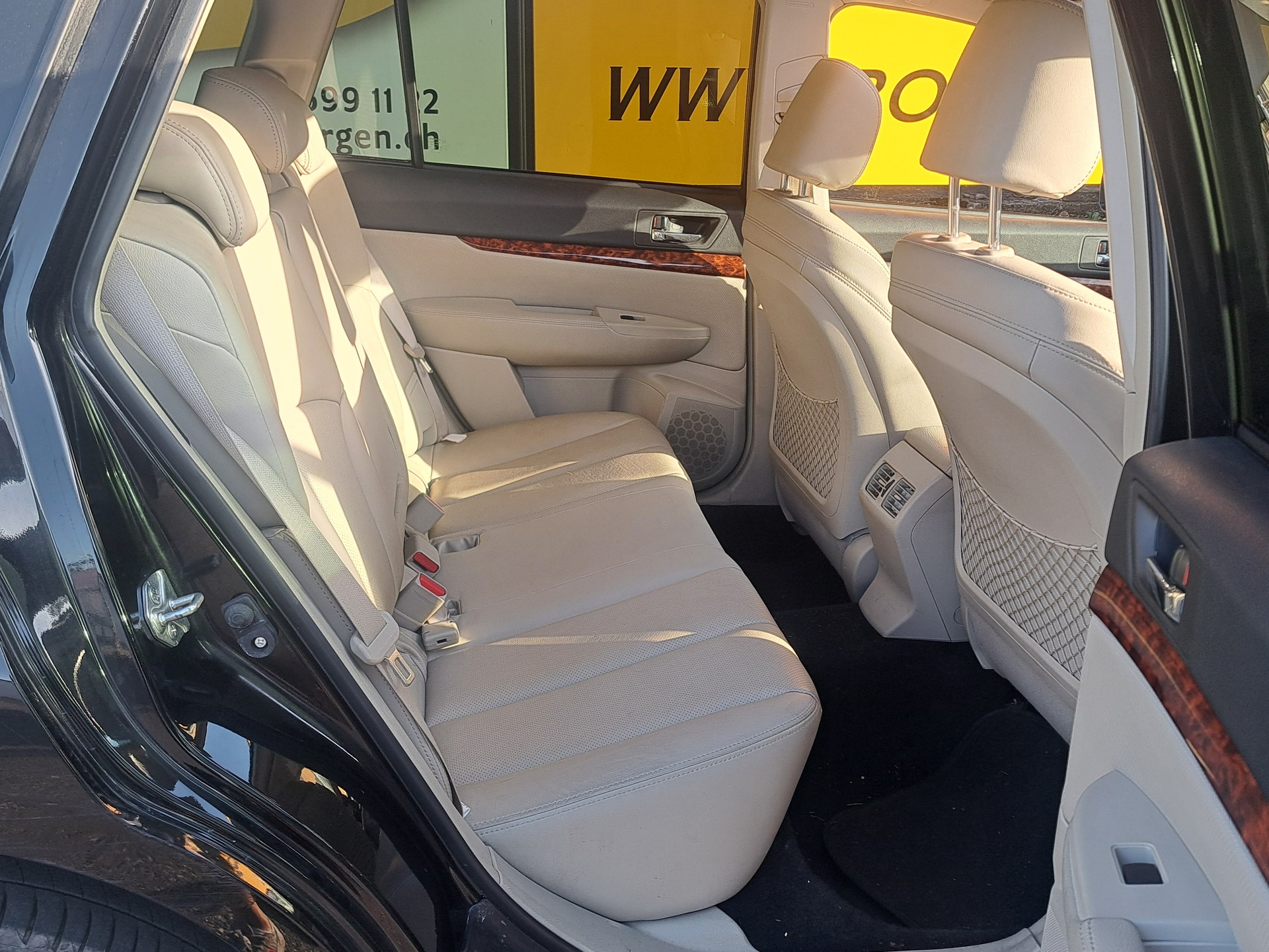 SUBARU Outback 3.6R Executive AWD Automatic-image-2