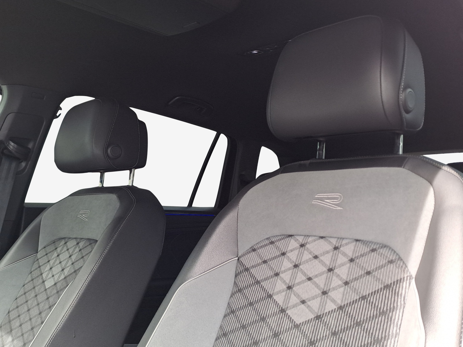 VW Tiguan Allspace 2.0TSI R-Line 4Motion DSG-image-14