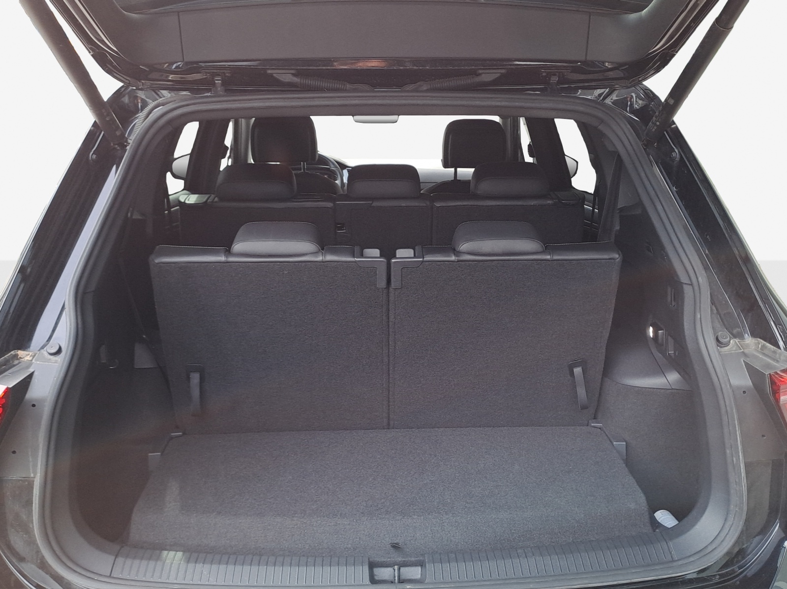 VW Tiguan Allspace 2.0TSI R-Line 4Motion DSG-image-12