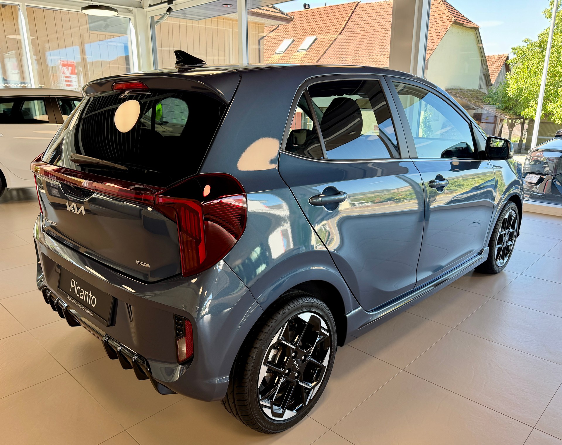 KIA Picanto 1.2 CVVT GT-Line Automatic-image-2
