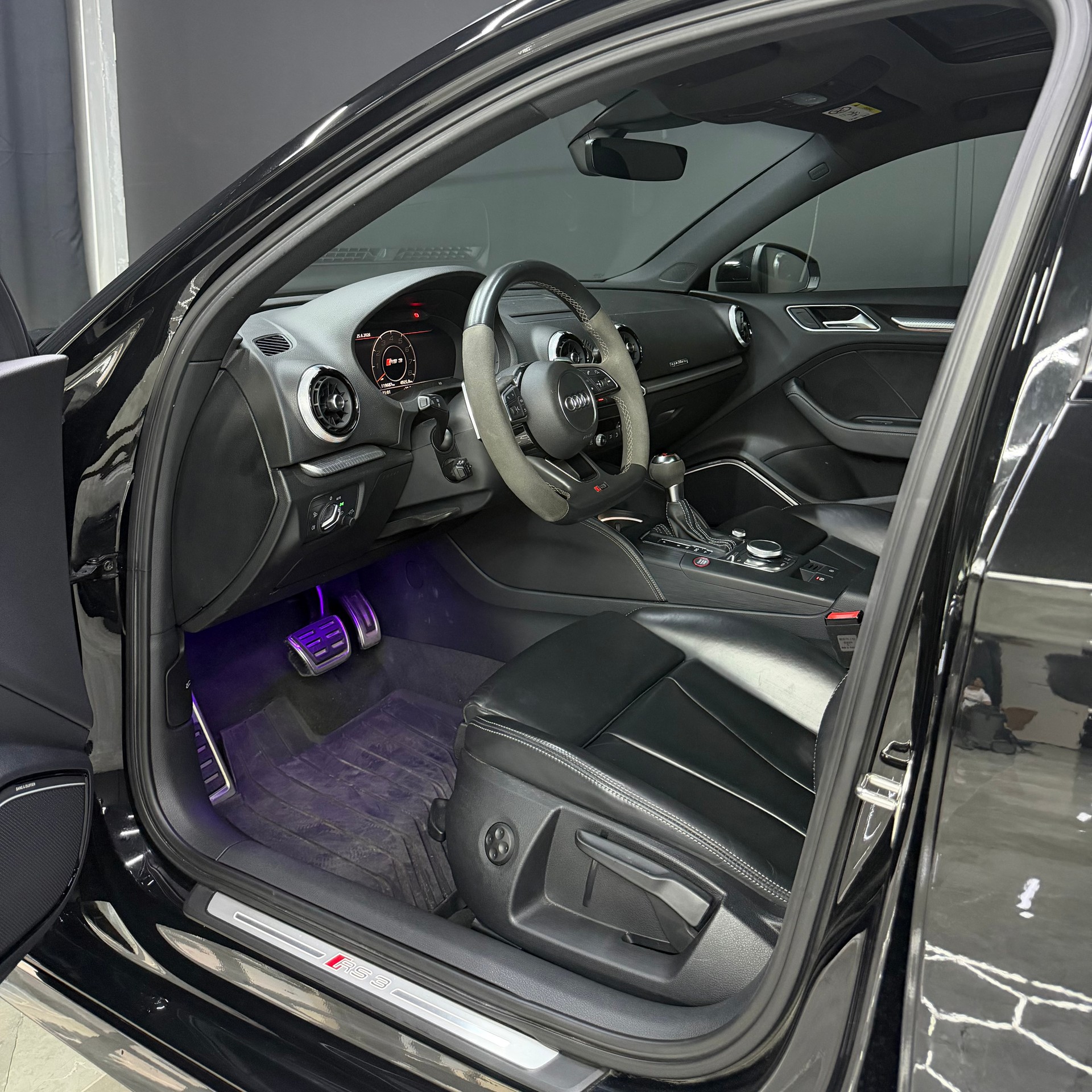 AUDI RS3 Limousine 2.5 TSI quattro S-tronic-image-7