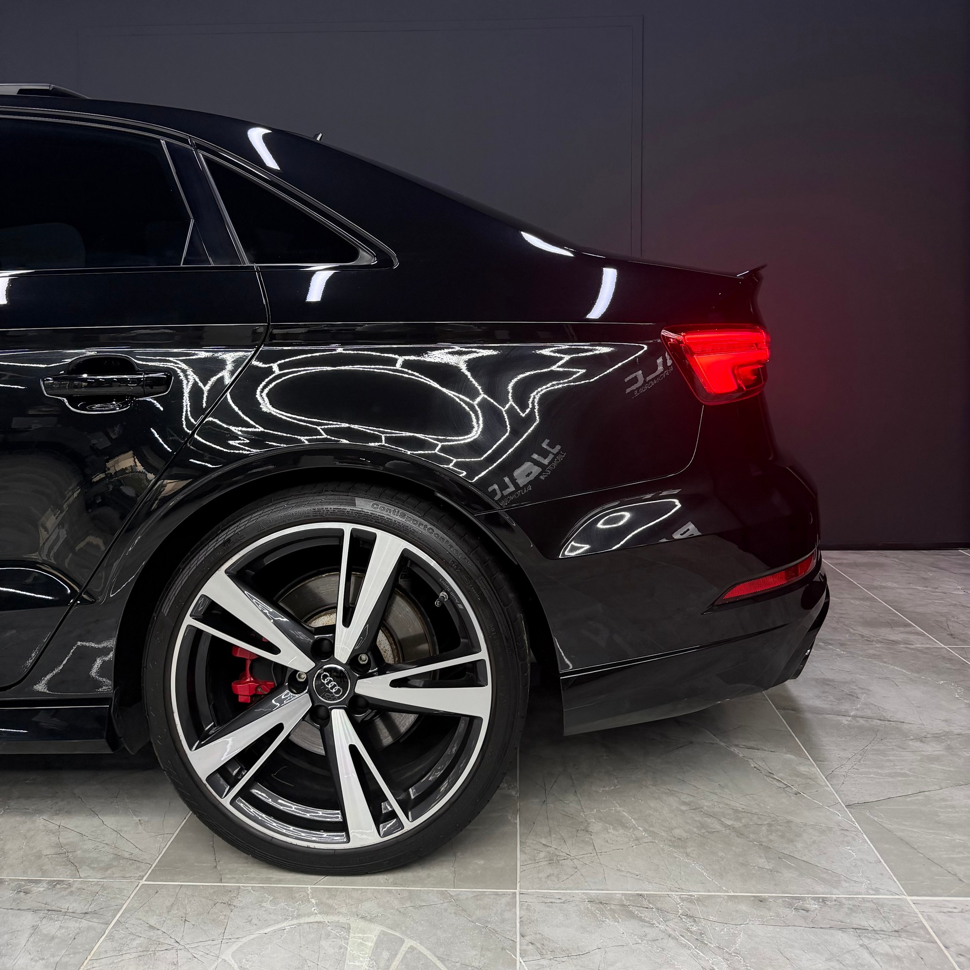 AUDI RS3 Limousine 2.5 TSI quattro S-tronic-image-5