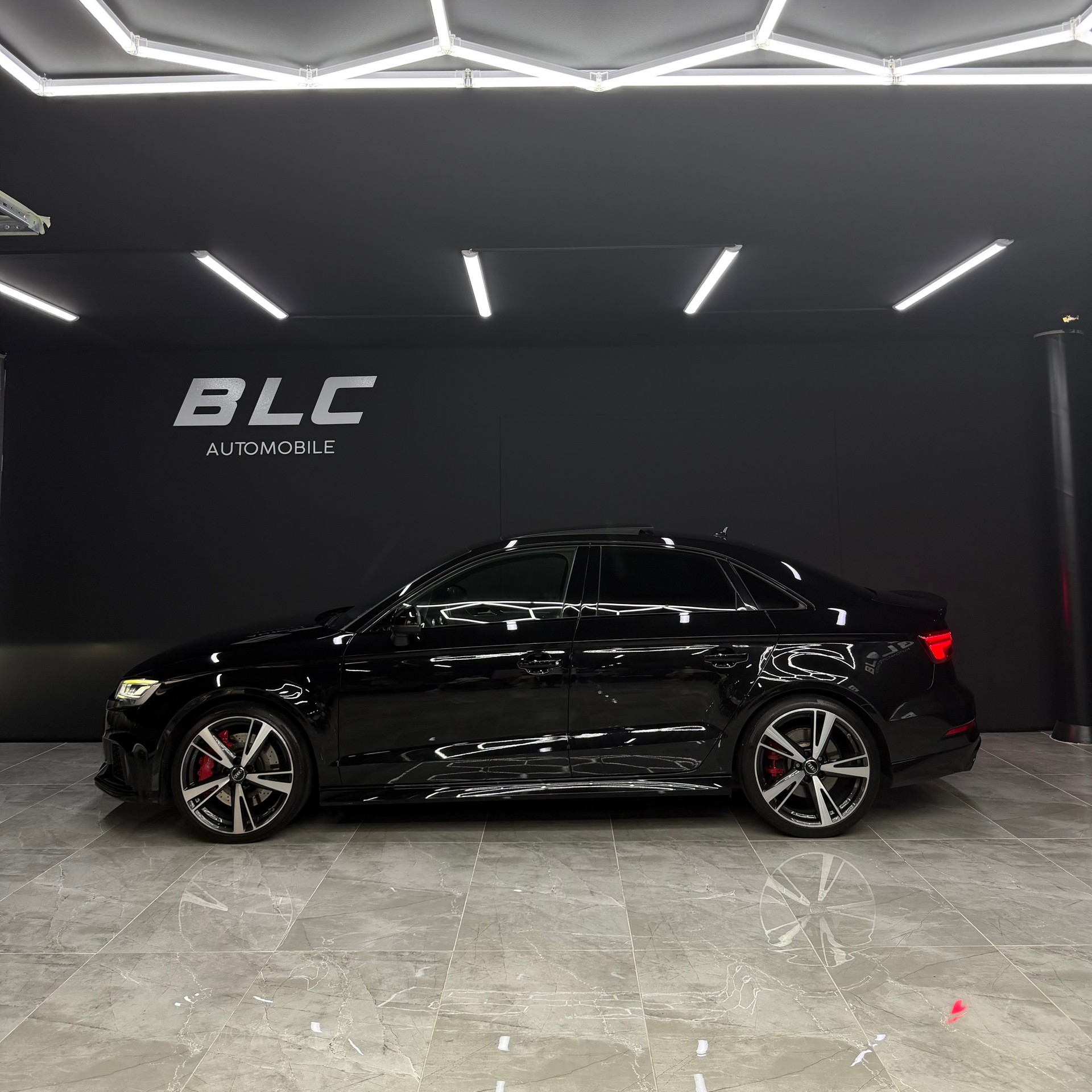 AUDI RS3 Limousine 2.5 TSI quattro S-tronic-image-2