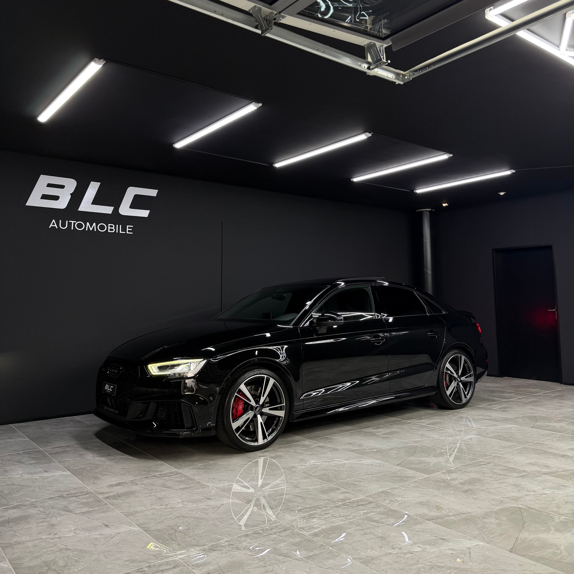 AUDI RS3 Limousine 2.5 TSI quattro S-tronic-image-0
