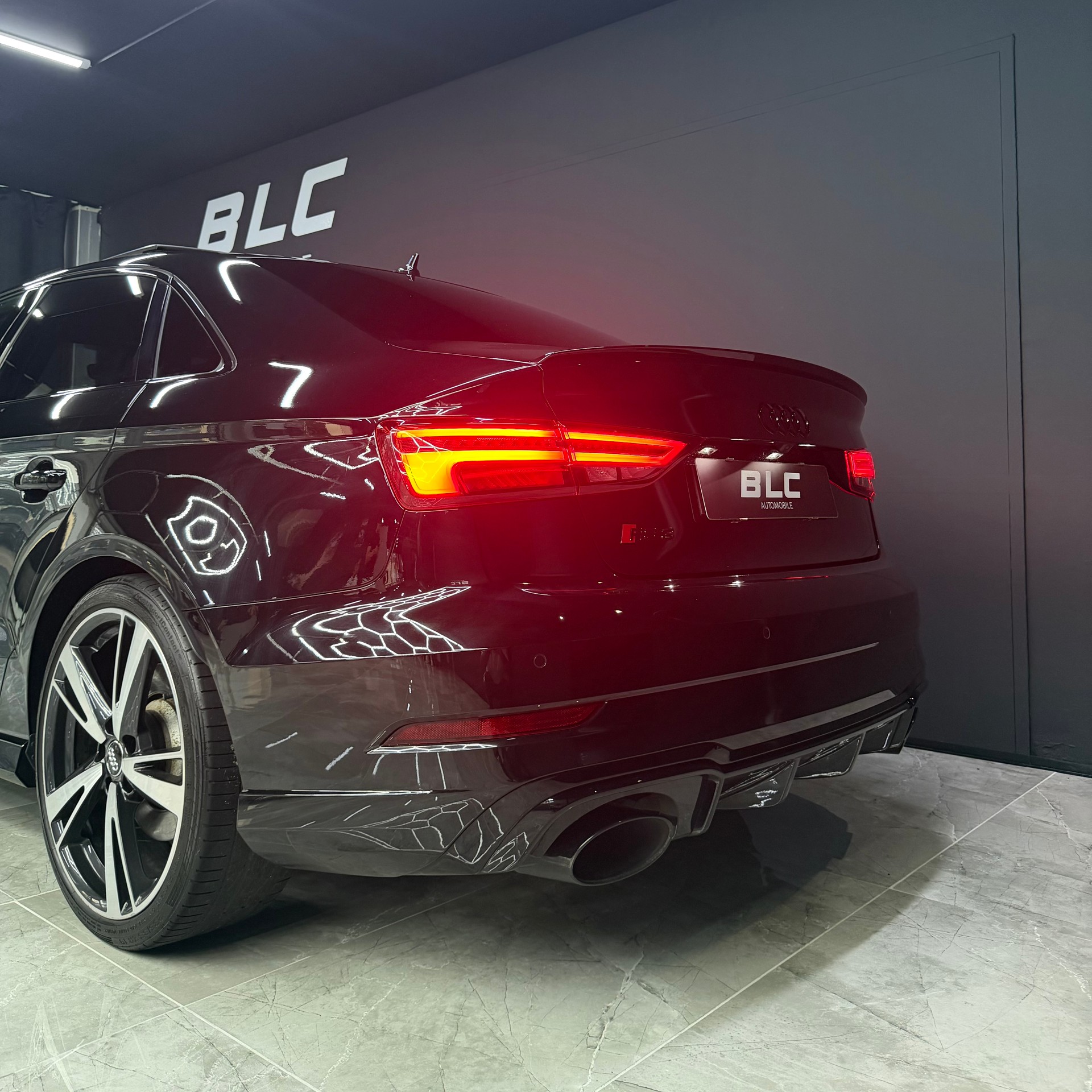 AUDI RS3 Limousine 2.5 TSI quattro S-tronic-image-6