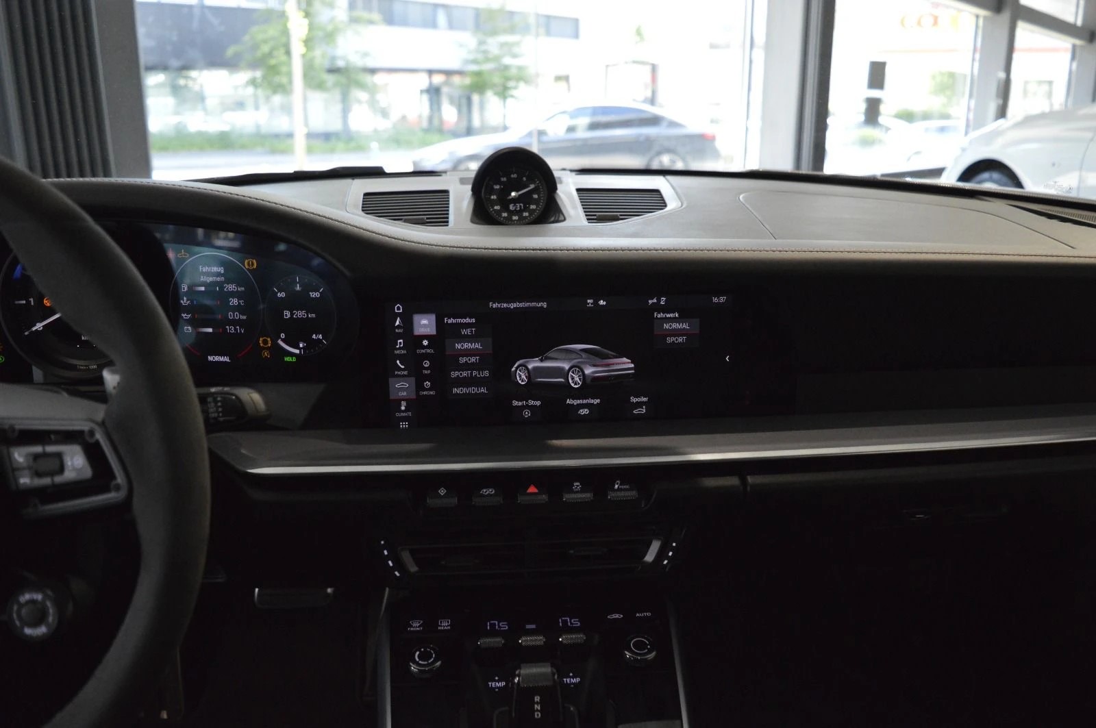 PORSCHE 911 Carrera 4S-image-5