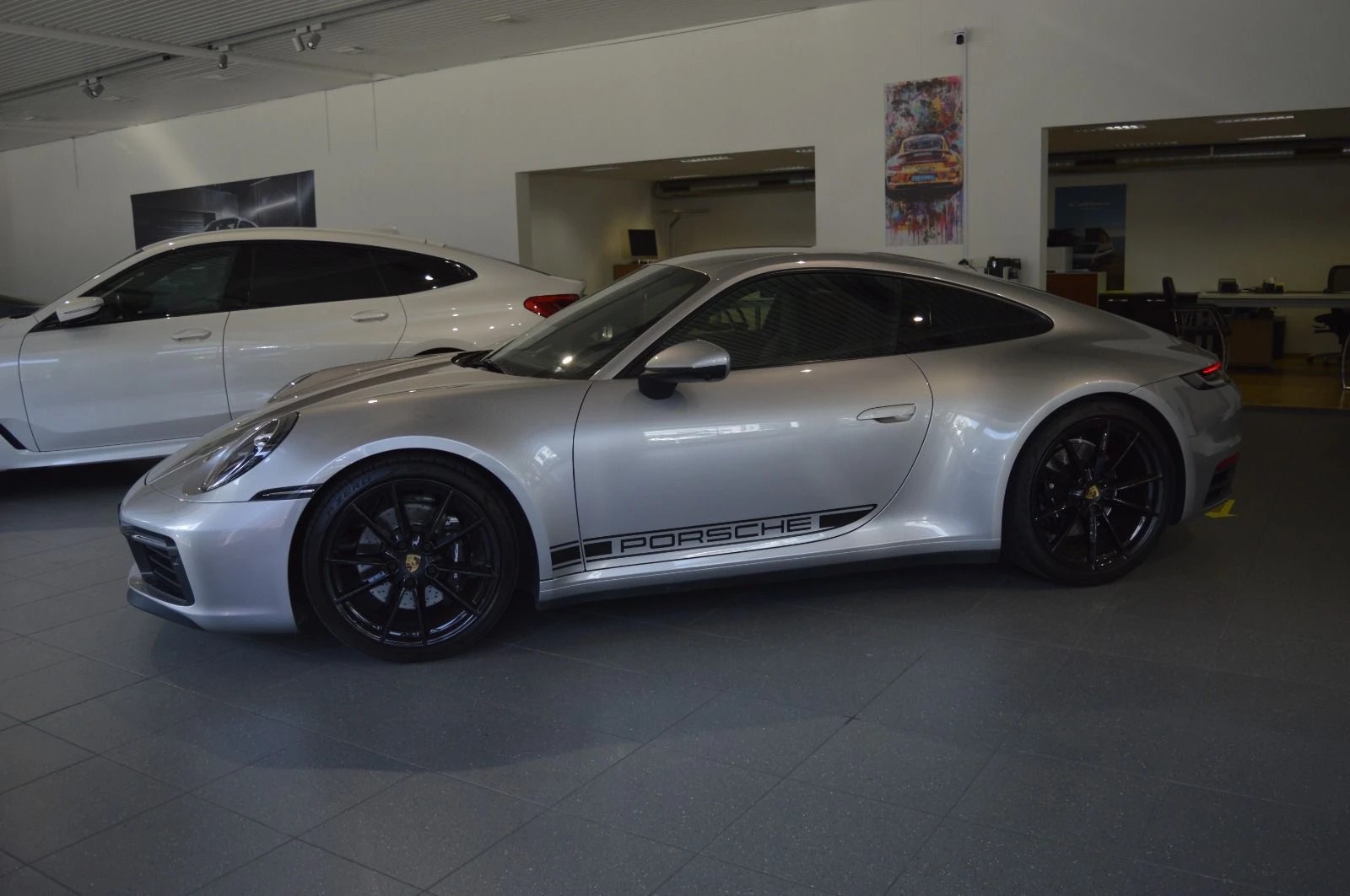 PORSCHE 911 Carrera 4S-image-3