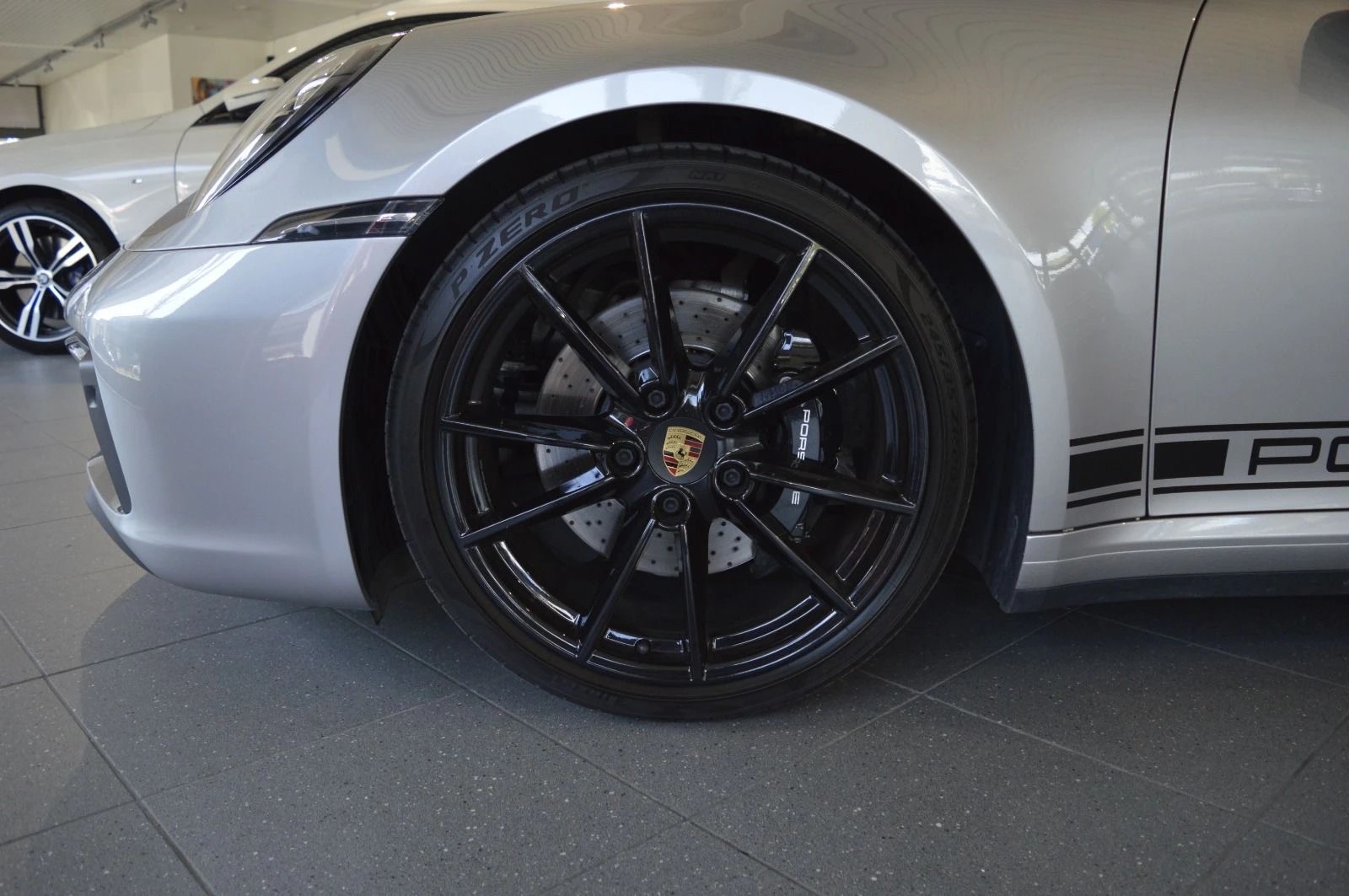 PORSCHE 911 Carrera 4S-image-8