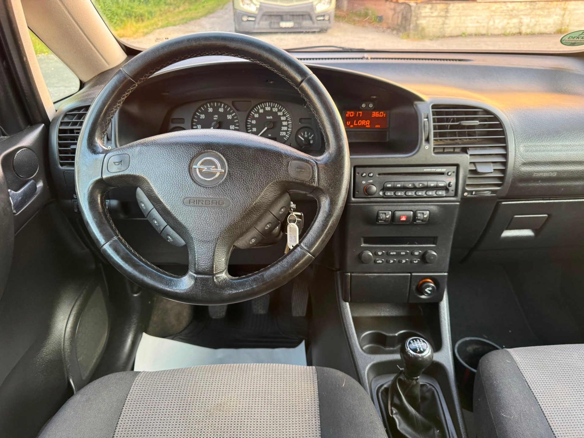 OPEL Zafira 1.8i 16V Club-image-19