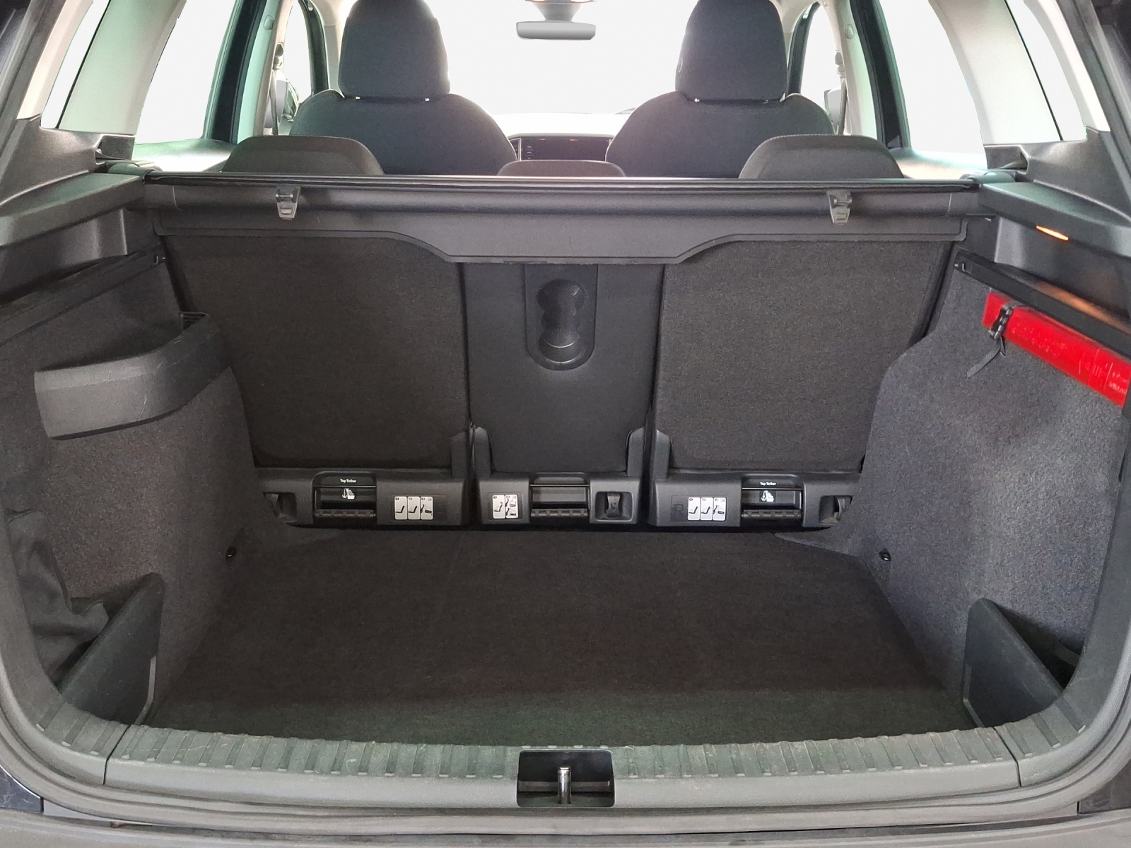 SKODA Karoq 2.0 TDI CR Style 4x4 DSG-image-12