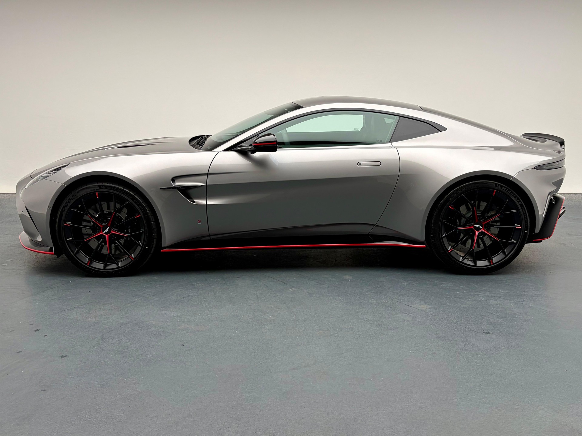 ASTON MARTIN V8 Vantage Coupé 4.0 S V8 Bi-Turbo by "Q"-image-1