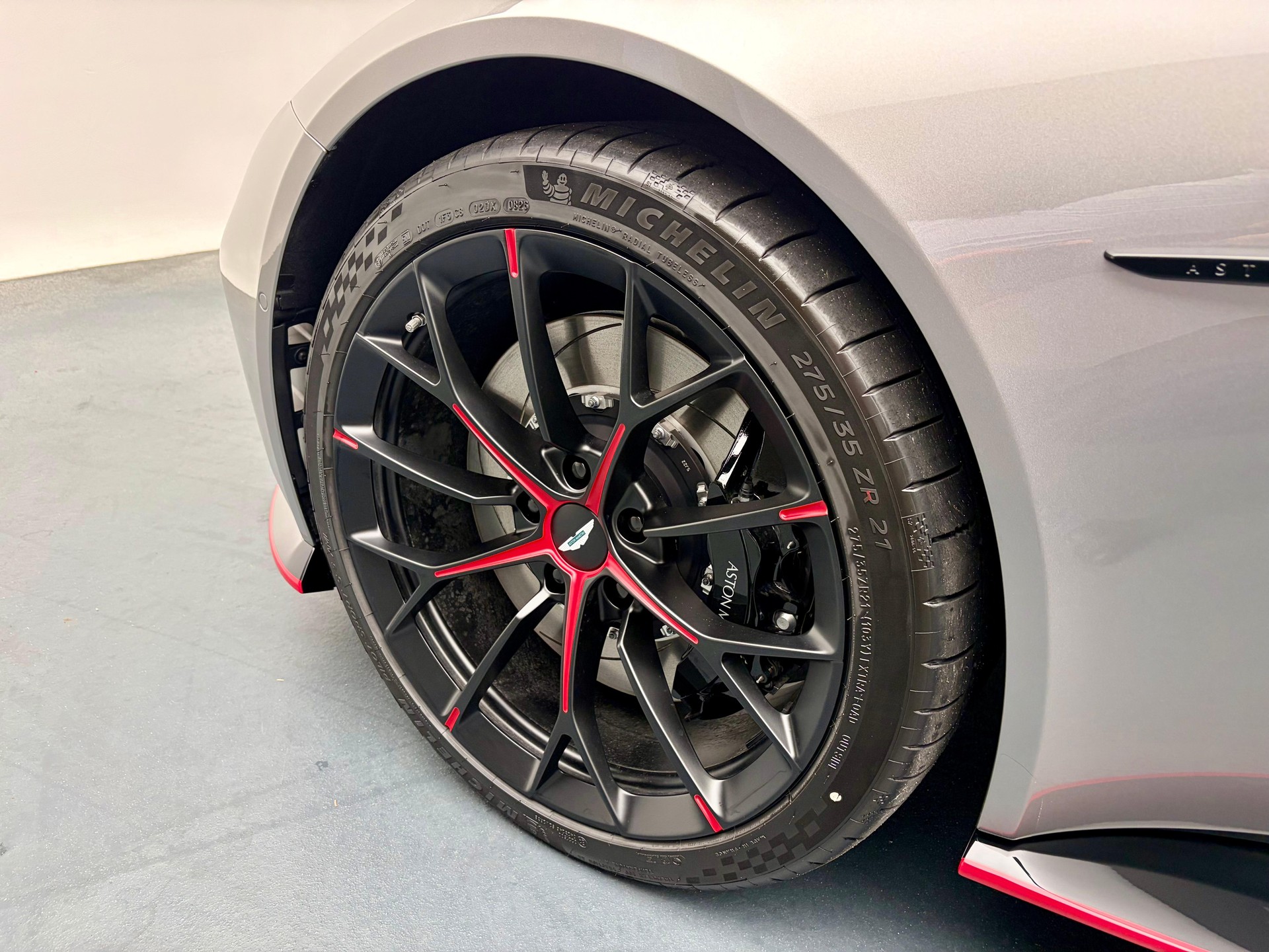 ASTON MARTIN V8 Vantage Coupé 4.0 S V8 Bi-Turbo by "Q"-image-18