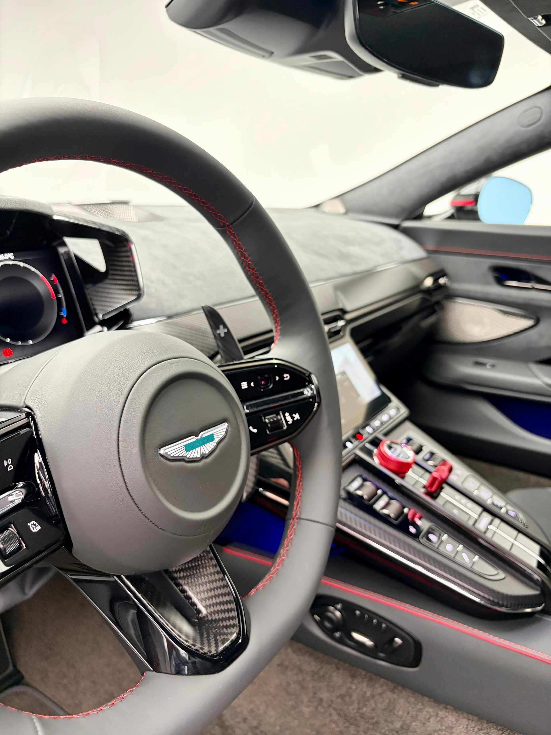 ASTON MARTIN V8 Vantage Coupé 4.0 S V8 Bi-Turbo by "Q"-image-9