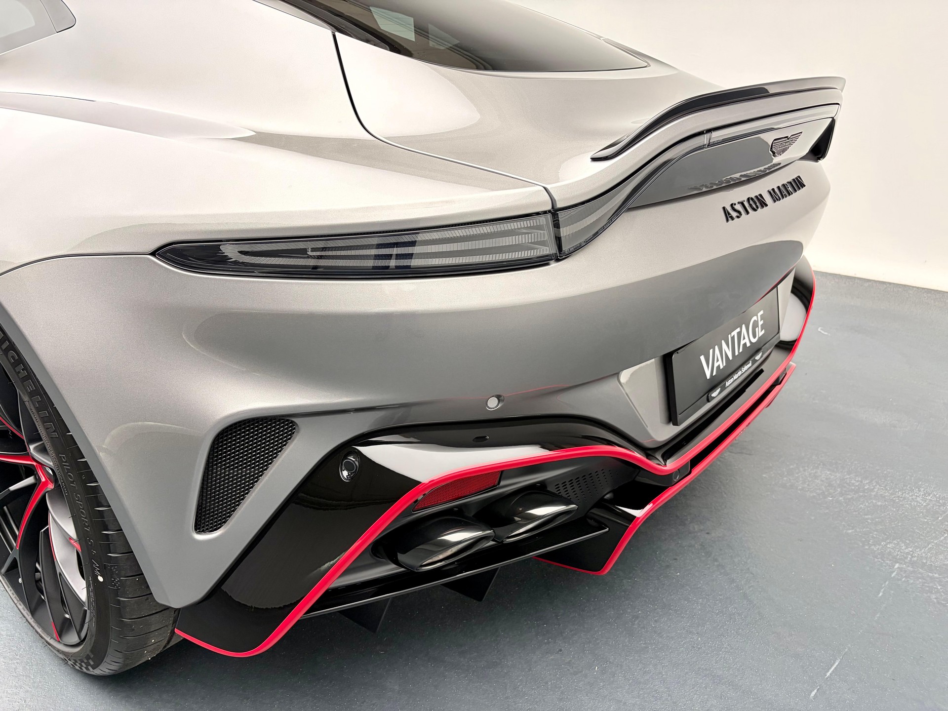ASTON MARTIN V8 Vantage Coupé 4.0 S V8 Bi-Turbo by "Q"-image-27