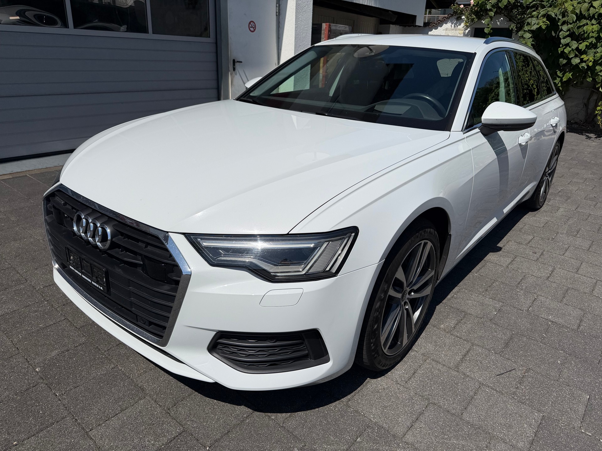 AUDI A6 Avant 40 TDI Attraction quattro S-tronic-image-2