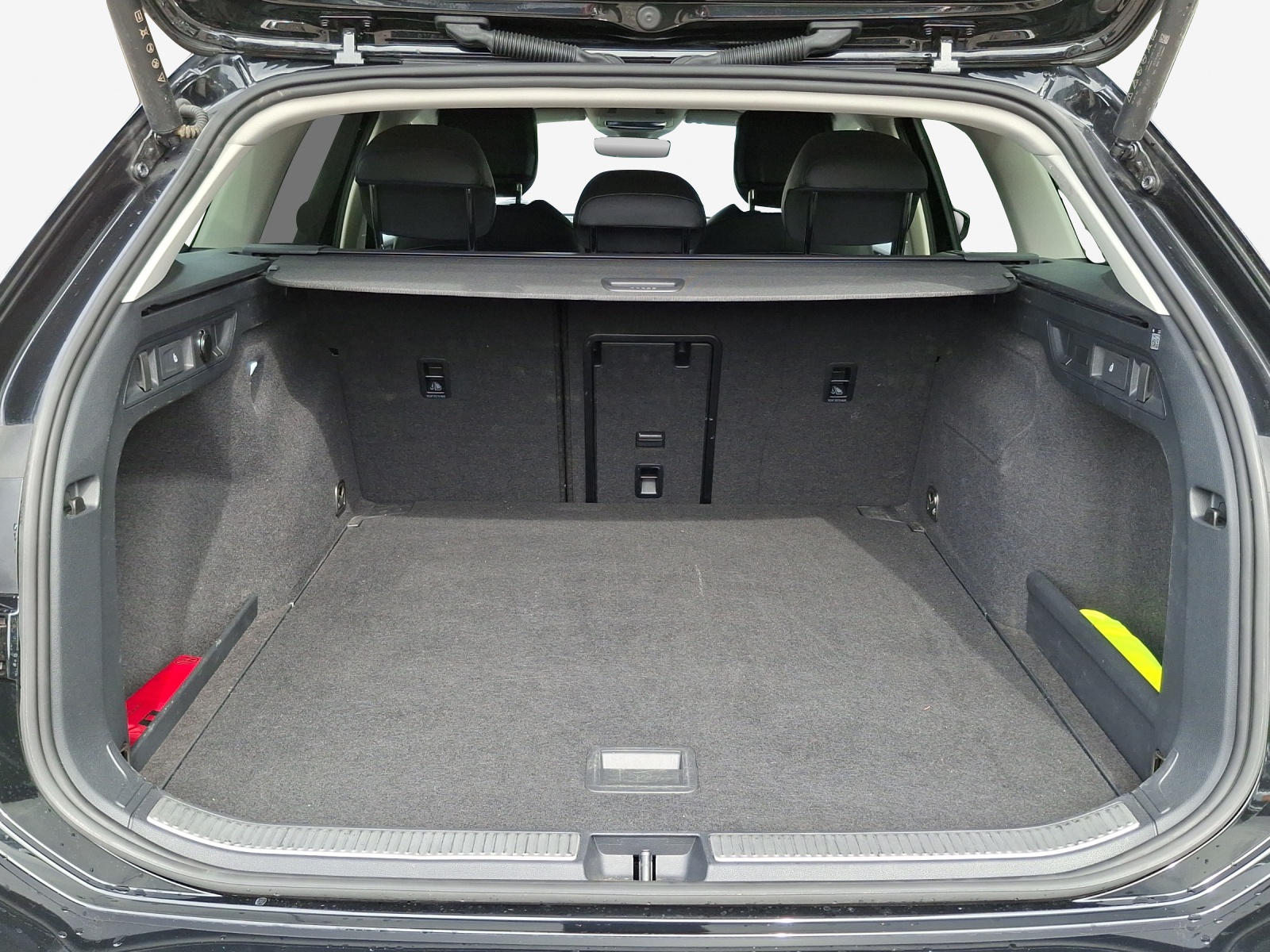 VW Passat Variant 2.0 TDI evo Business 4 Motion DSG-image-12