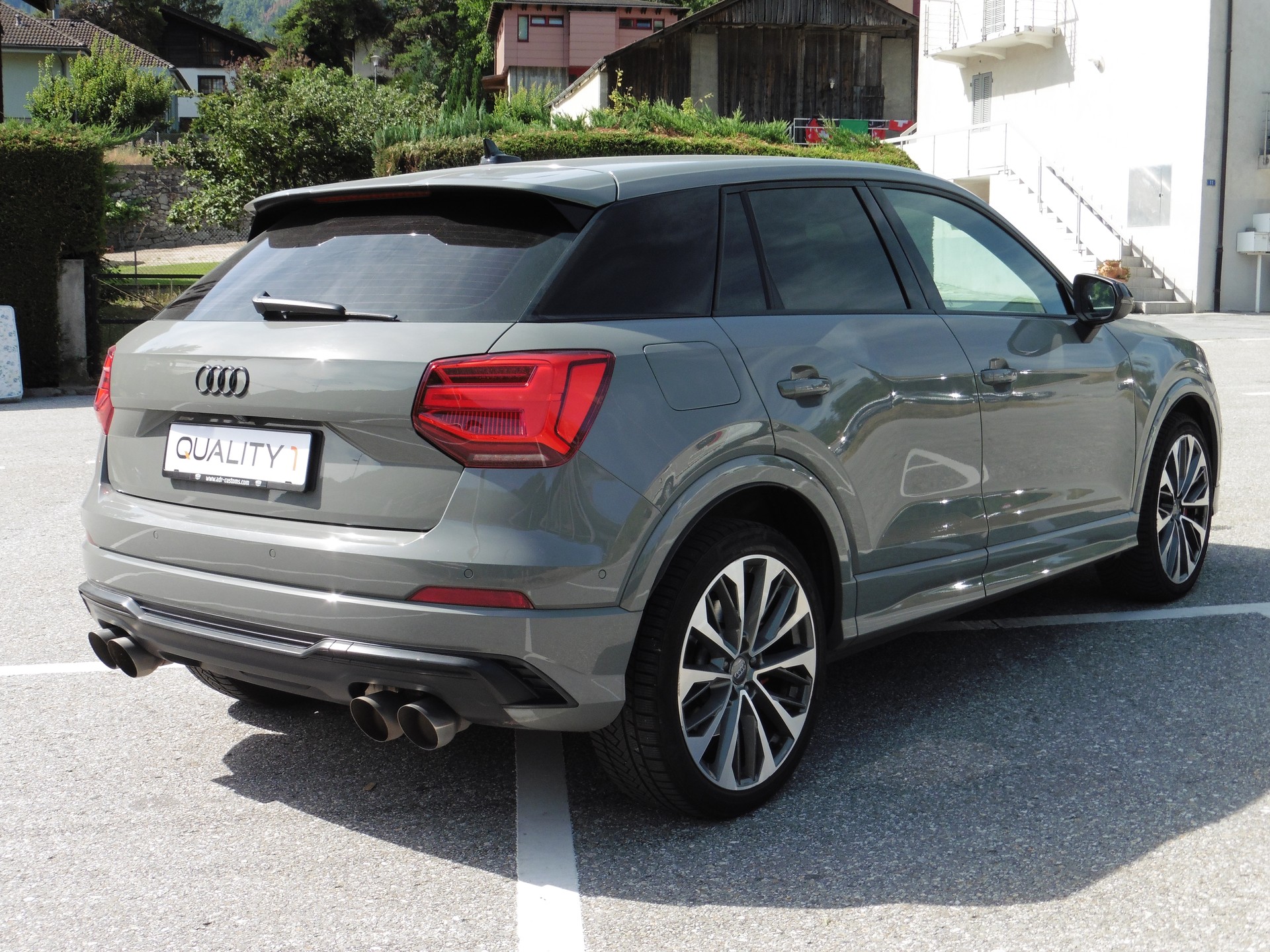 AUDI SQ2 TFSI quattro S-tronic-image-9
