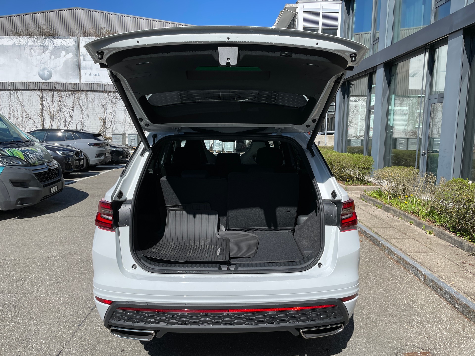 SKODA Kodiaq 2.0 TSI RS 4x4, 7-Sitzer, Standheizung, AHK, Head-up-image-4