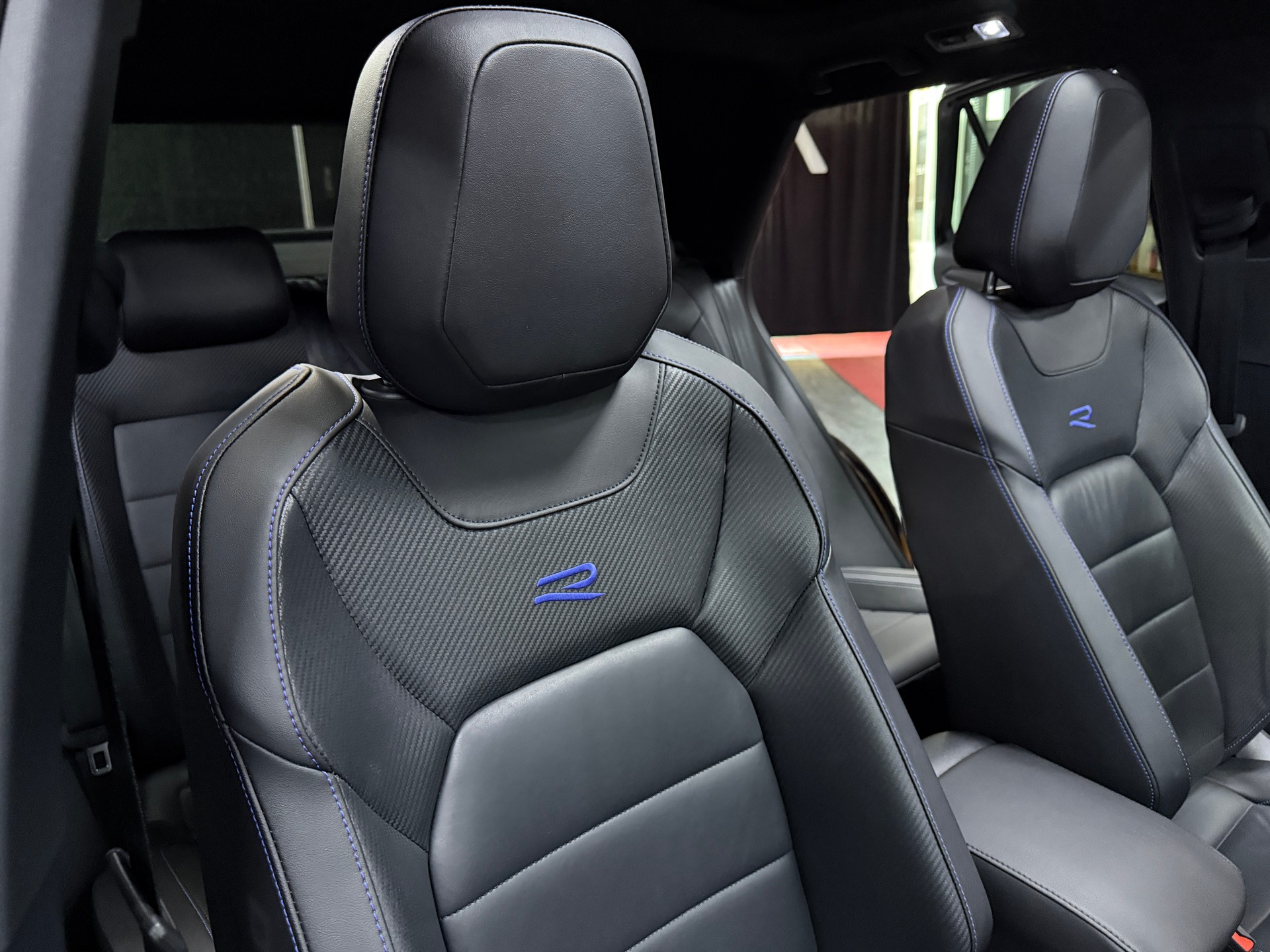 VW T-Roc 2.0 TSI R DSG 4Motion / CH Fz 1 Hand / Vollausstattung / Panorama-image-19