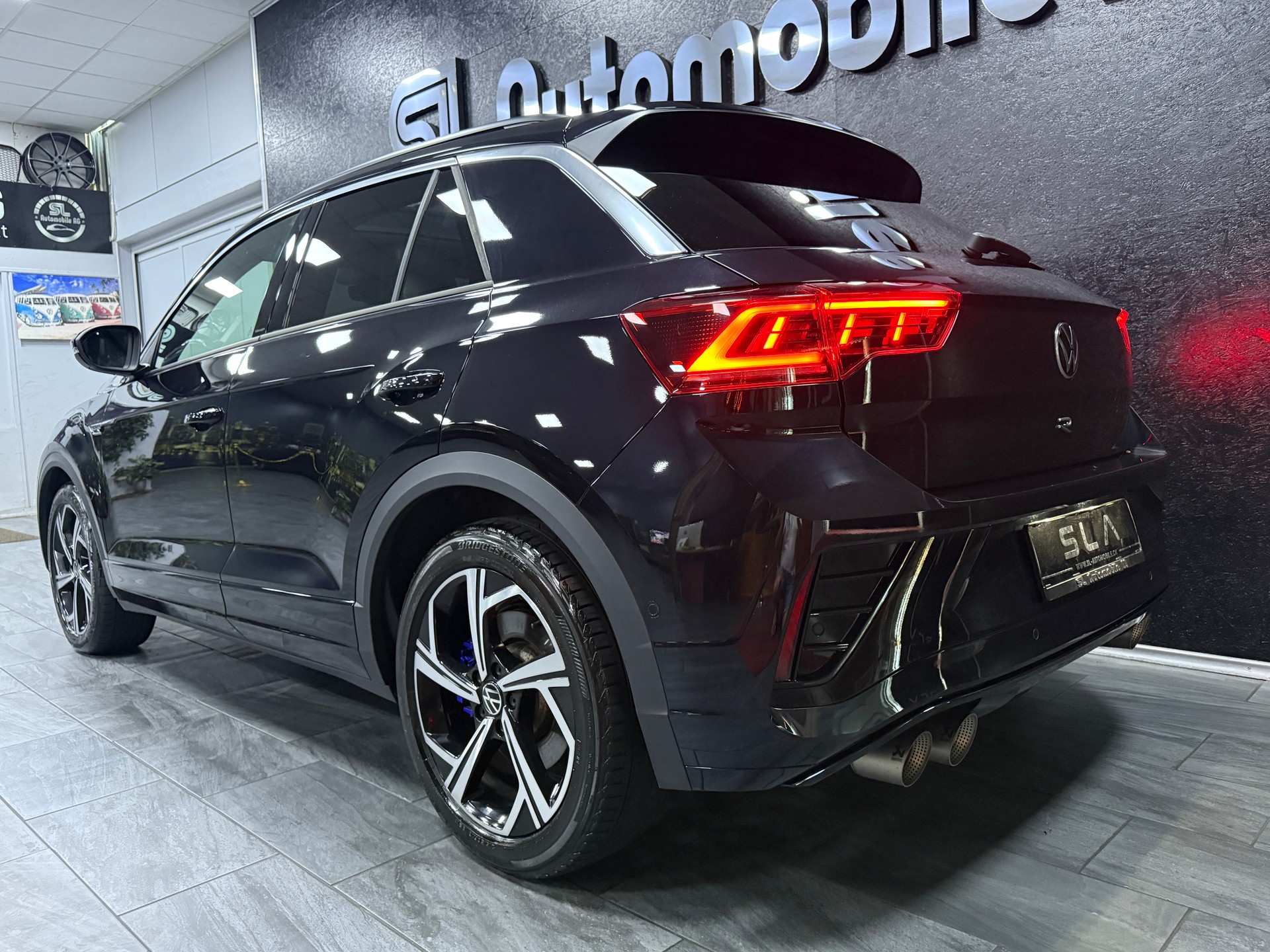 VW T-Roc 2.0 TSI R DSG 4Motion / CH Fz 1 Hand / Vollausstattung / Panorama-image-7