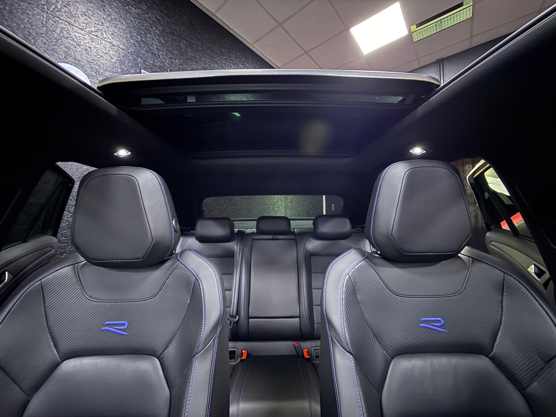 VW T-Roc 2.0 TSI R DSG 4Motion / CH Fz 1 Hand / Vollausstattung / Panorama-image-20