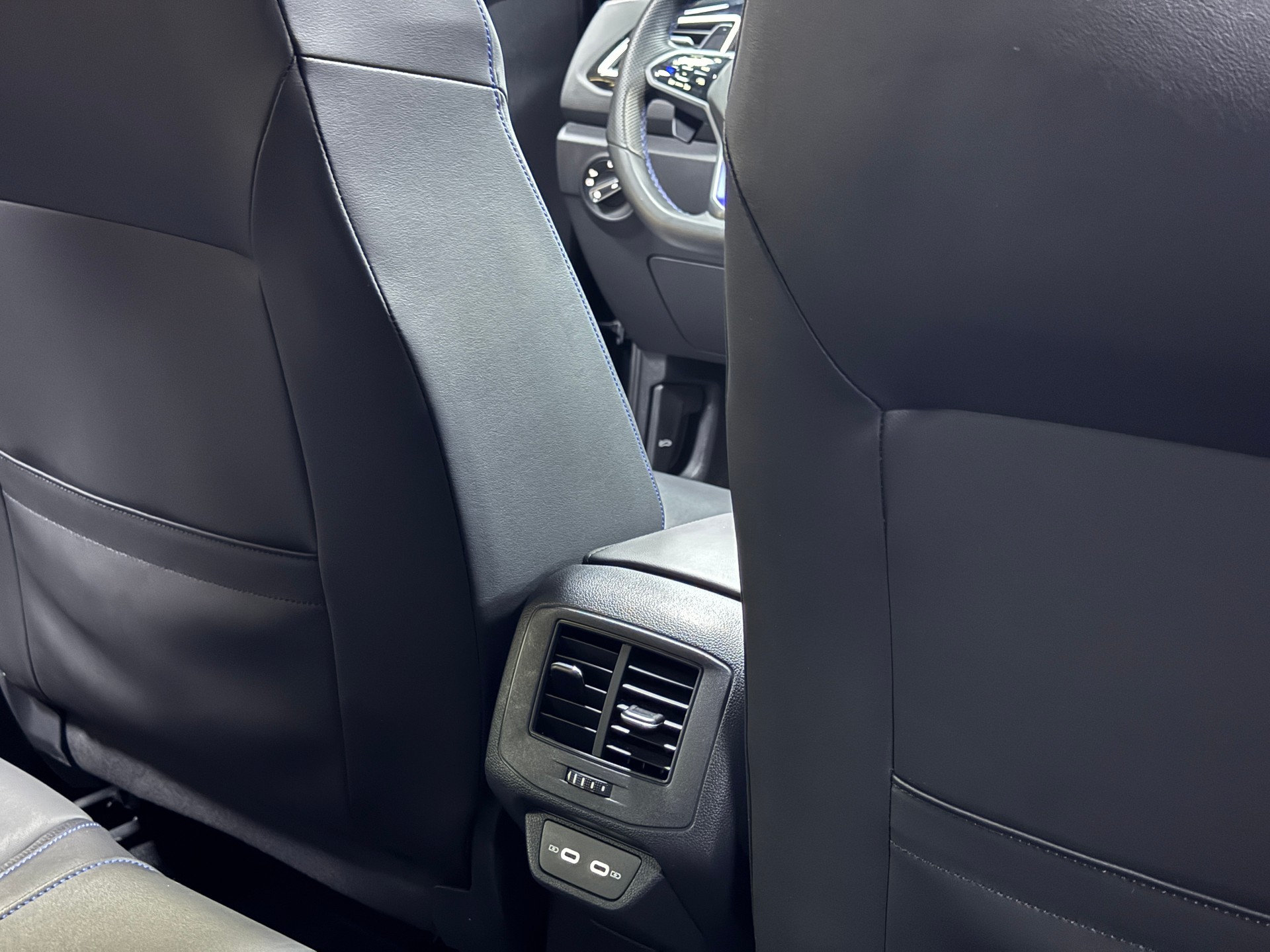 VW T-Roc 2.0 TSI R DSG 4Motion / CH Fz 1 Hand / Vollausstattung / Panorama-image-23