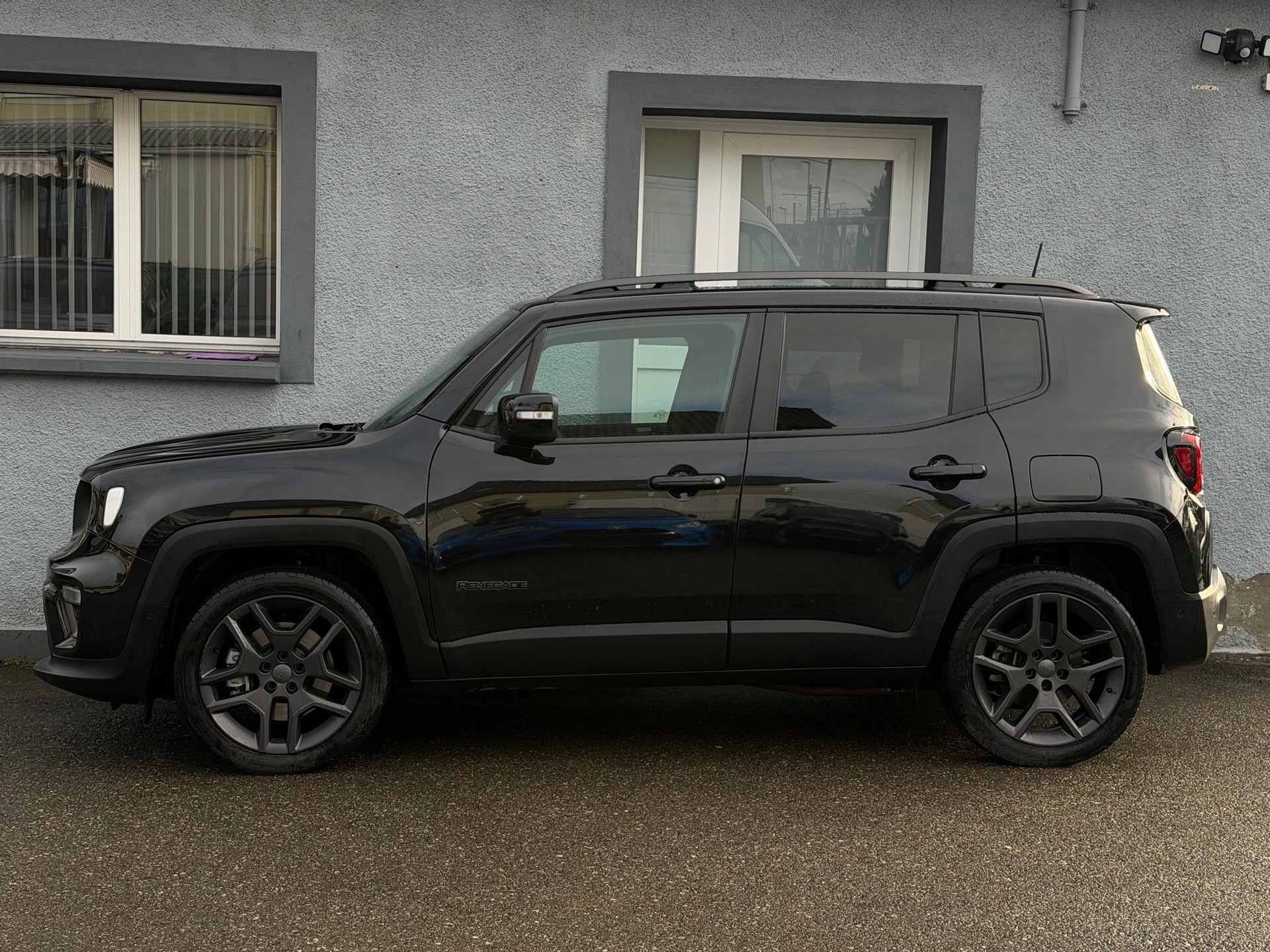 JEEP Renegade 1.3 T PHEV S AWD-image-2