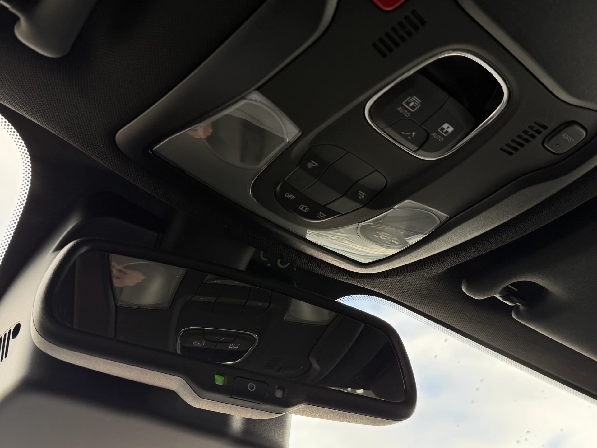 JEEP Renegade 1.3 T PHEV S AWD-image-9