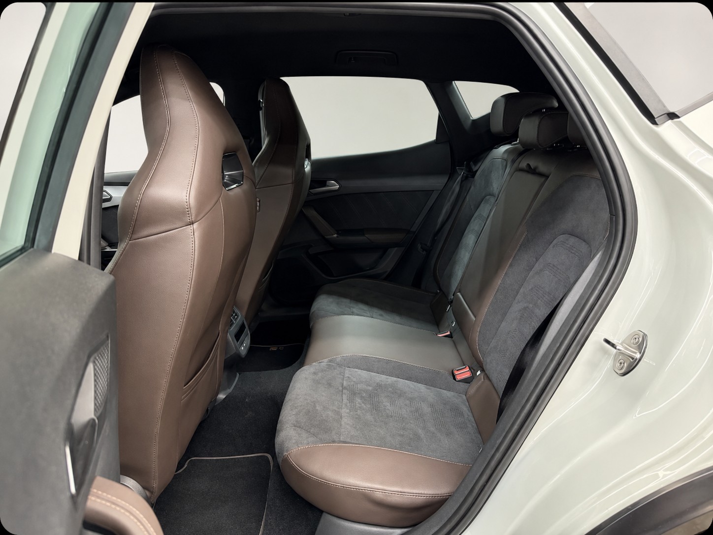 CUPRA 2.5 TSI VZ5 Taiga Grey 4Drive DSG-image-10