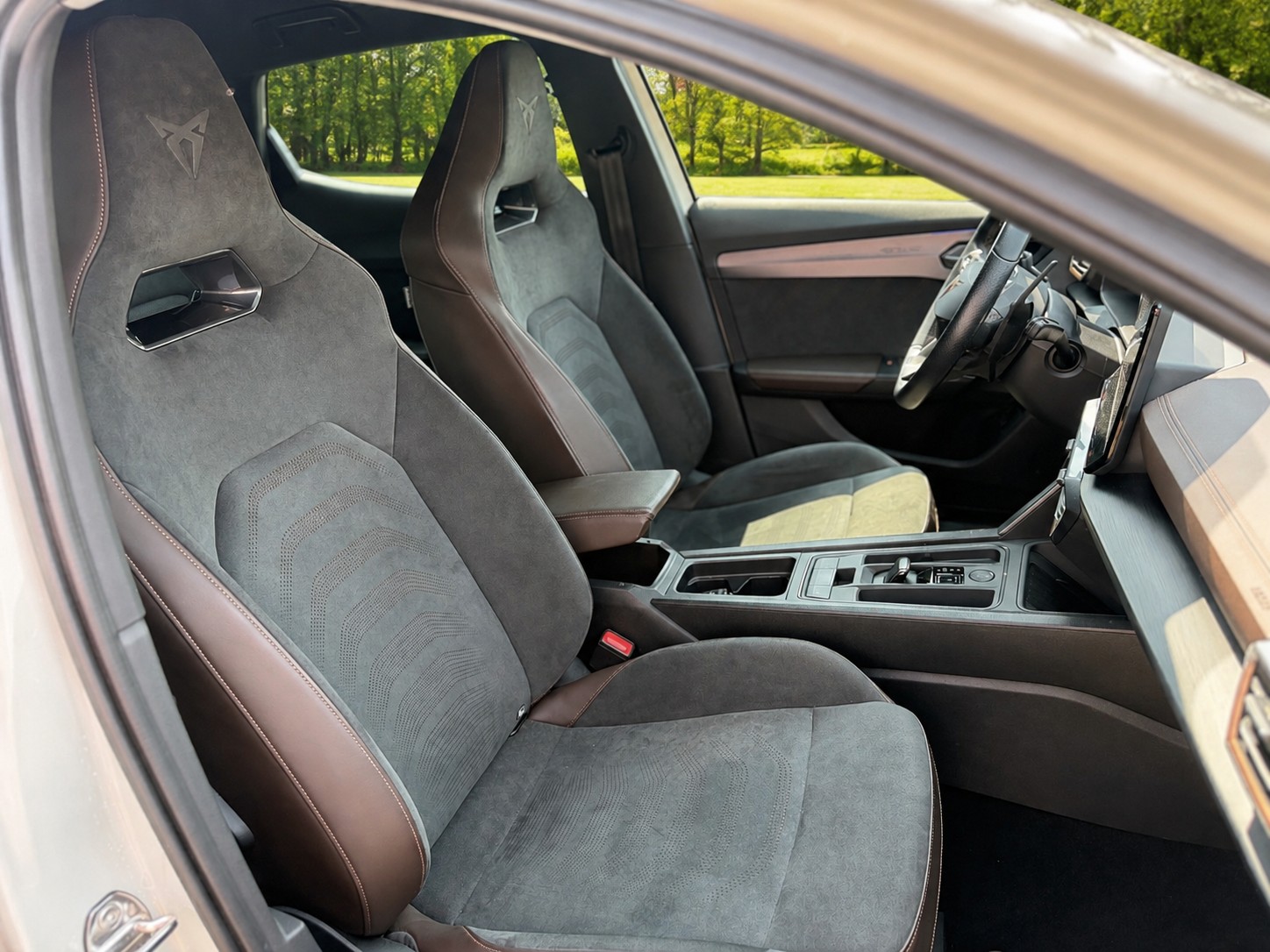 CUPRA 2.5 TSI VZ5 Taiga Grey 4Drive DSG-image-11