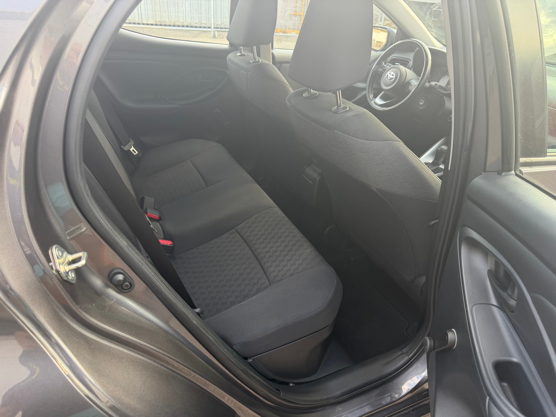 TOYOTA Yaris 1.5 Comfort e-CVT-image-10
