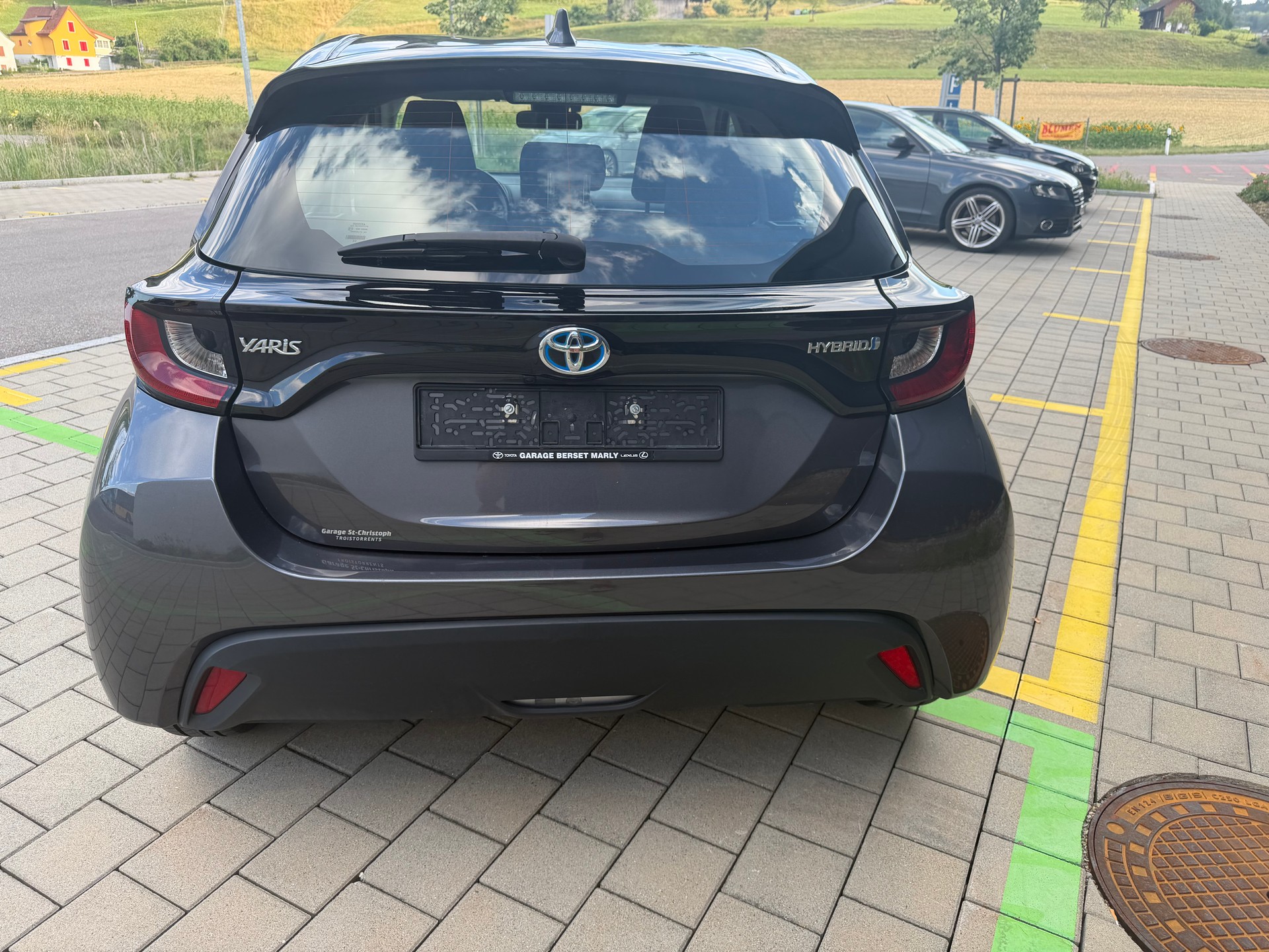 TOYOTA Yaris 1.5 Comfort e-CVT-image-5