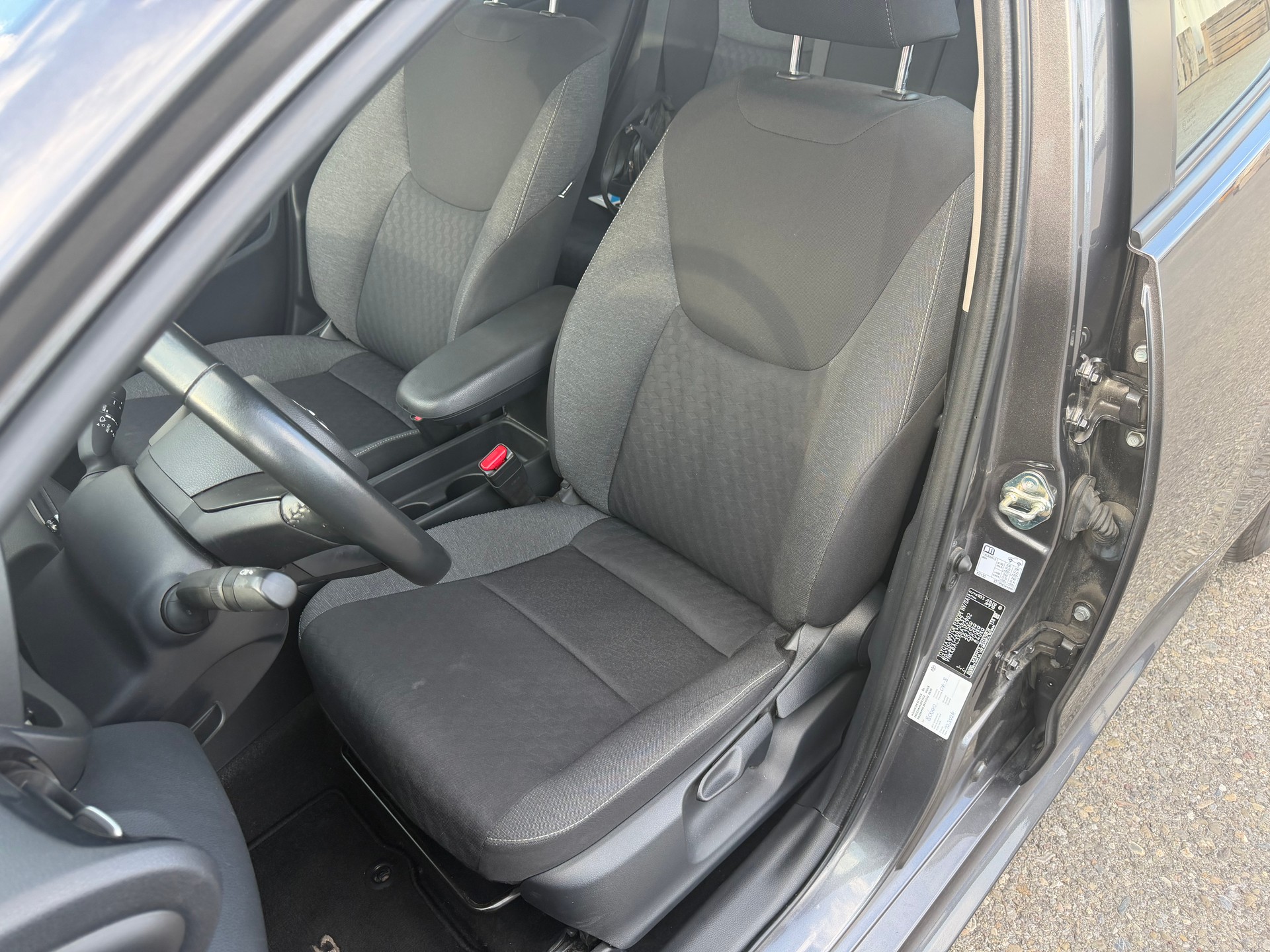 TOYOTA Yaris 1.5 Comfort e-CVT-image-11