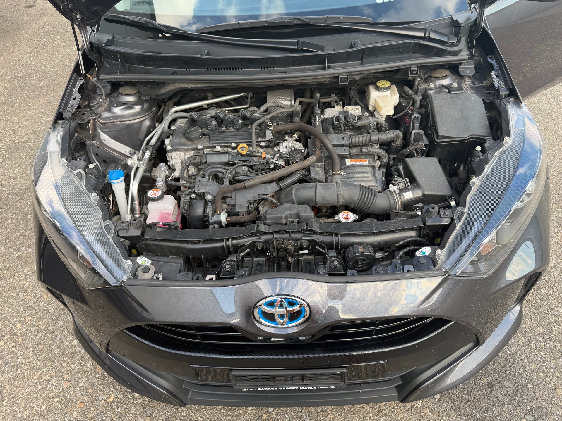 TOYOTA Yaris 1.5 Comfort e-CVT-image-9