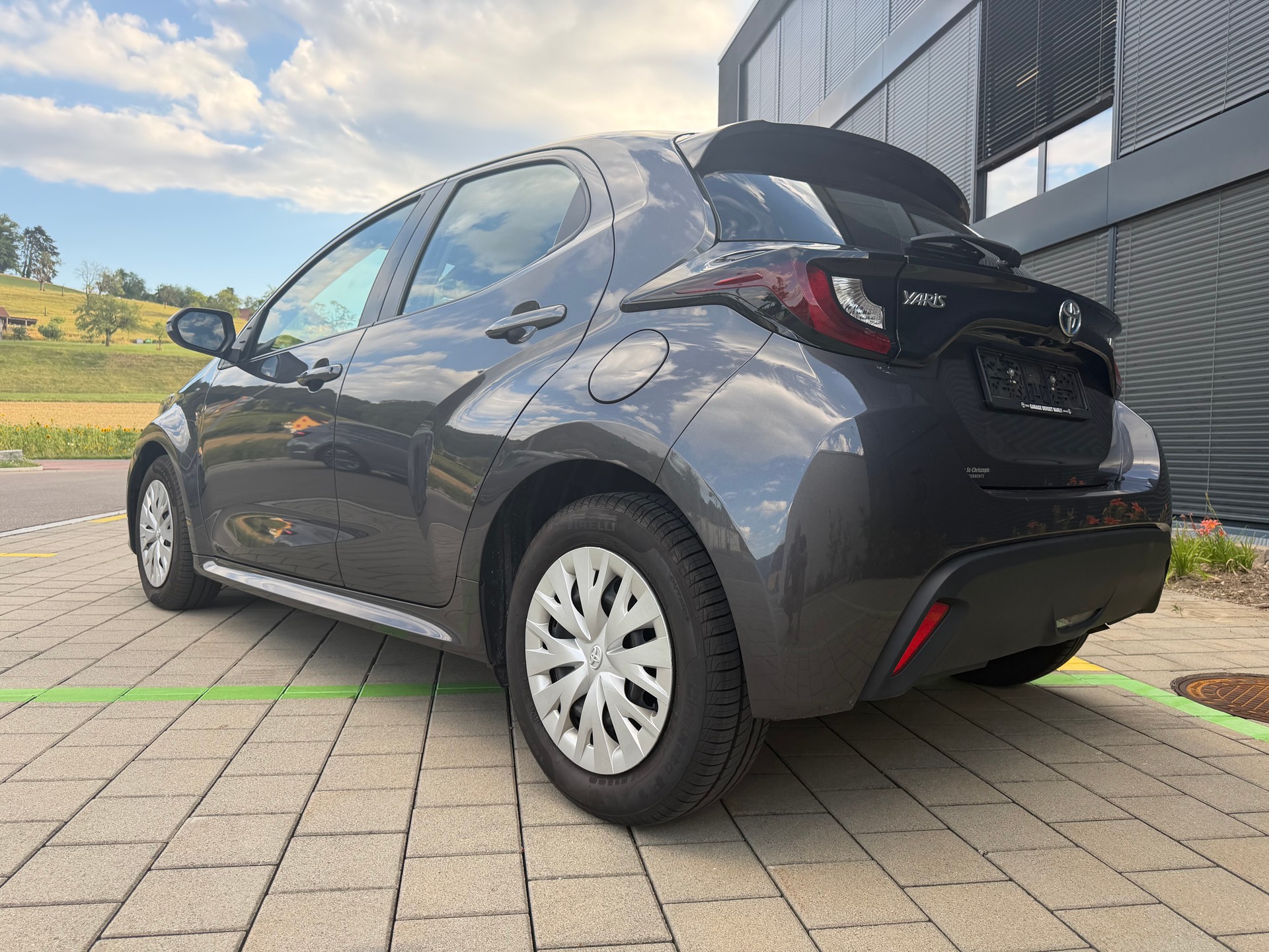TOYOTA Yaris 1.5 Comfort e-CVT-image-6