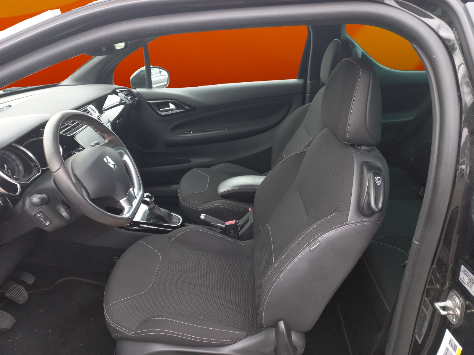 DS AUTOMOBILES DS 3 1.2 PureTech SO Chic-image-9
