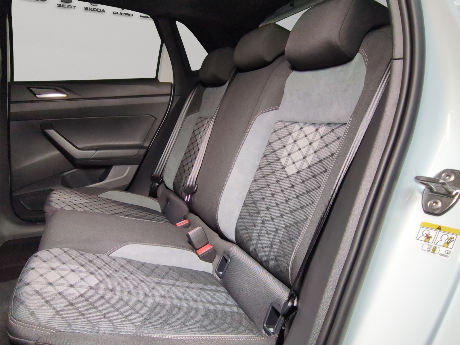 VW Polo 1.0 TSI R-Line United DSG-image-8