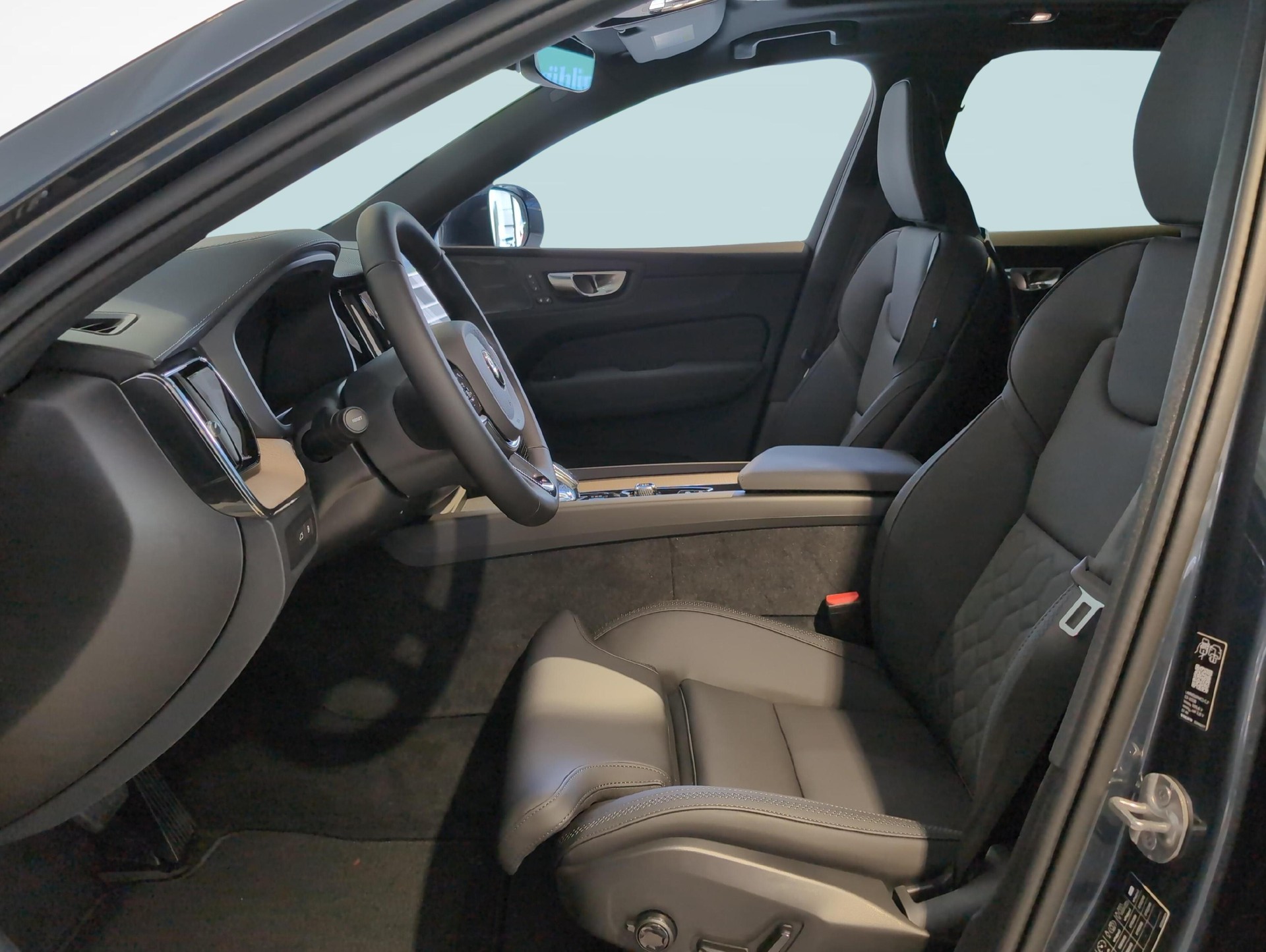 VOLVO XC60 2.0 T8 TE Ultra Bright eAWD-image-9