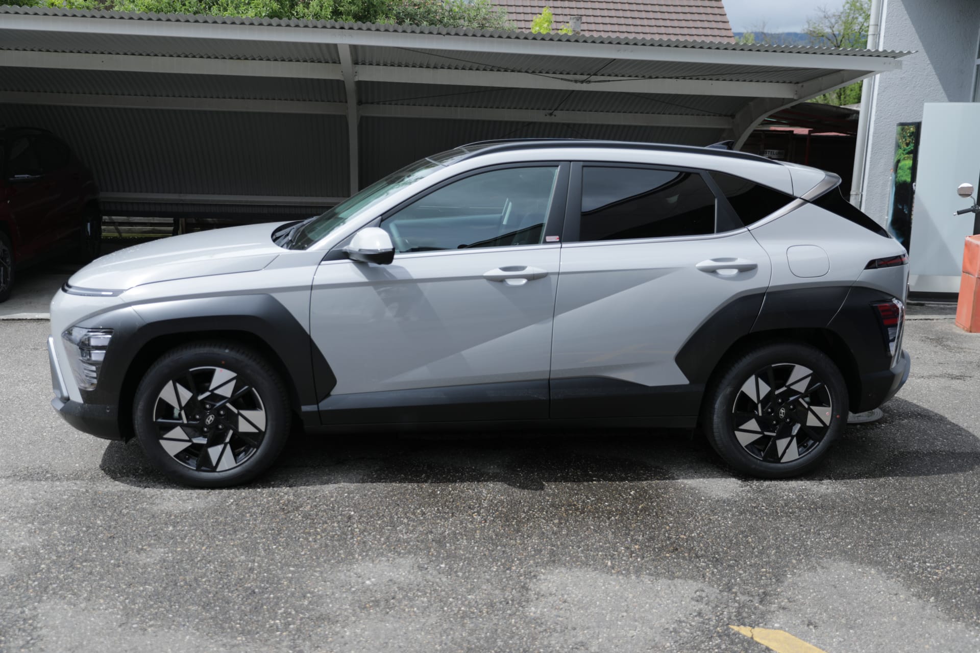 HYUNDAI Kona 1.6 GDi HEV Amplia DCT-showroom-element-2