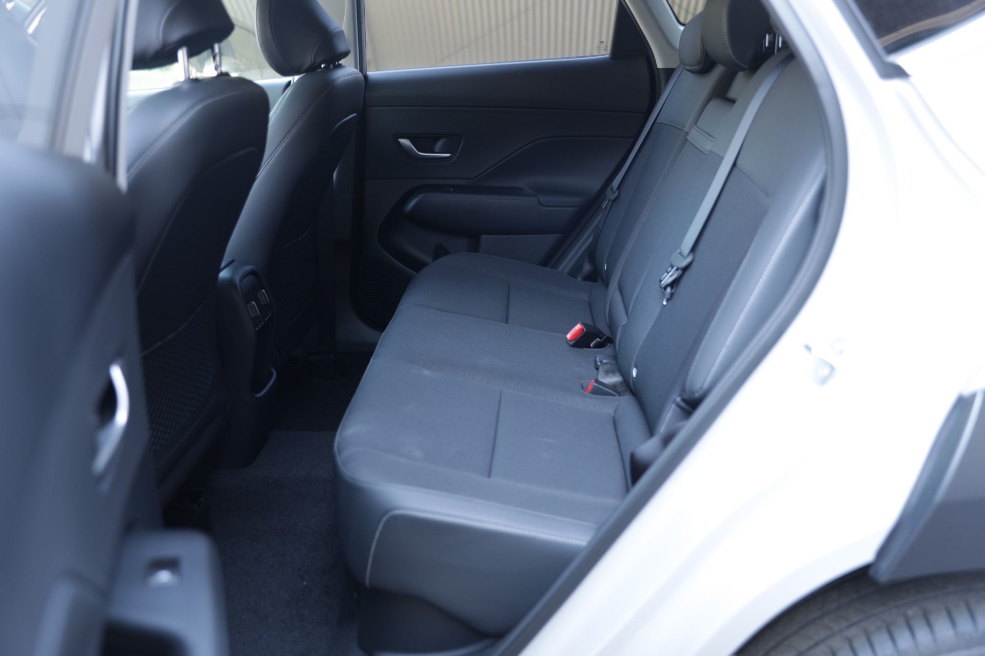 HYUNDAI Kona 1.6 GDi HEV Amplia DCT-image-19