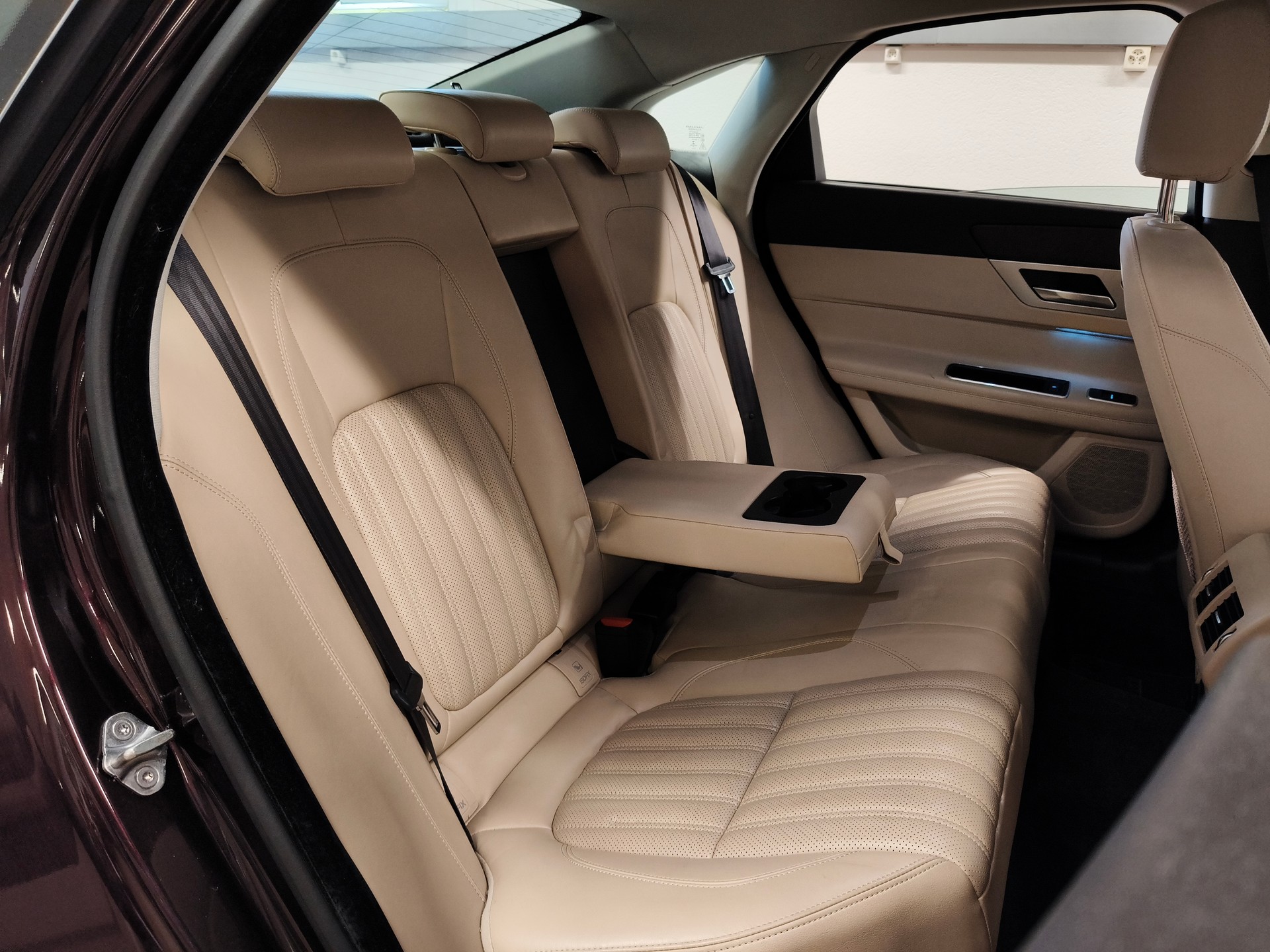 JAGUAR XF 25d Portfolio AWD Automatic-image-22
