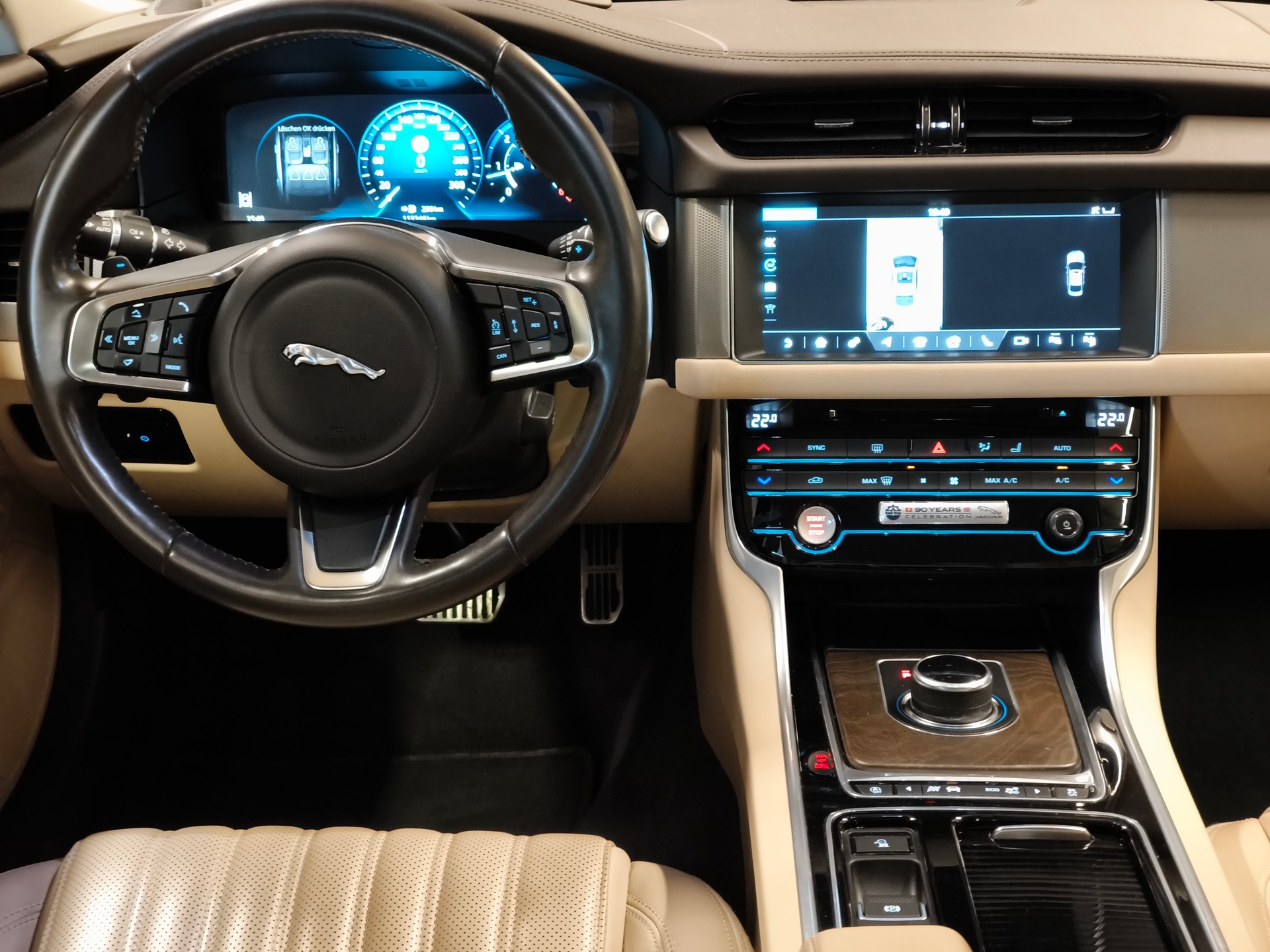 JAGUAR XF 25d Portfolio AWD Automatic-image-15
