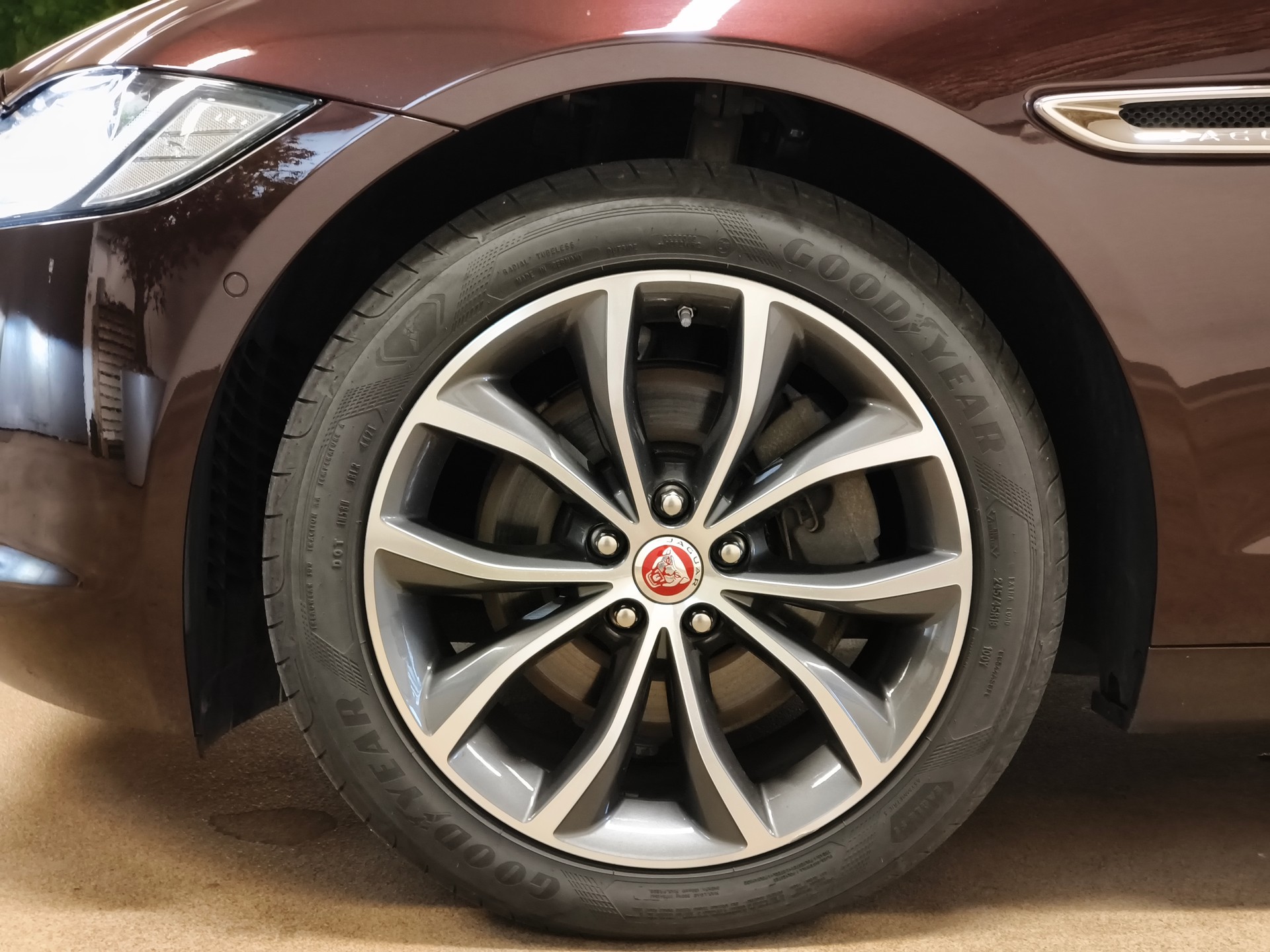 JAGUAR XF 25d Portfolio AWD Automatic-image-4