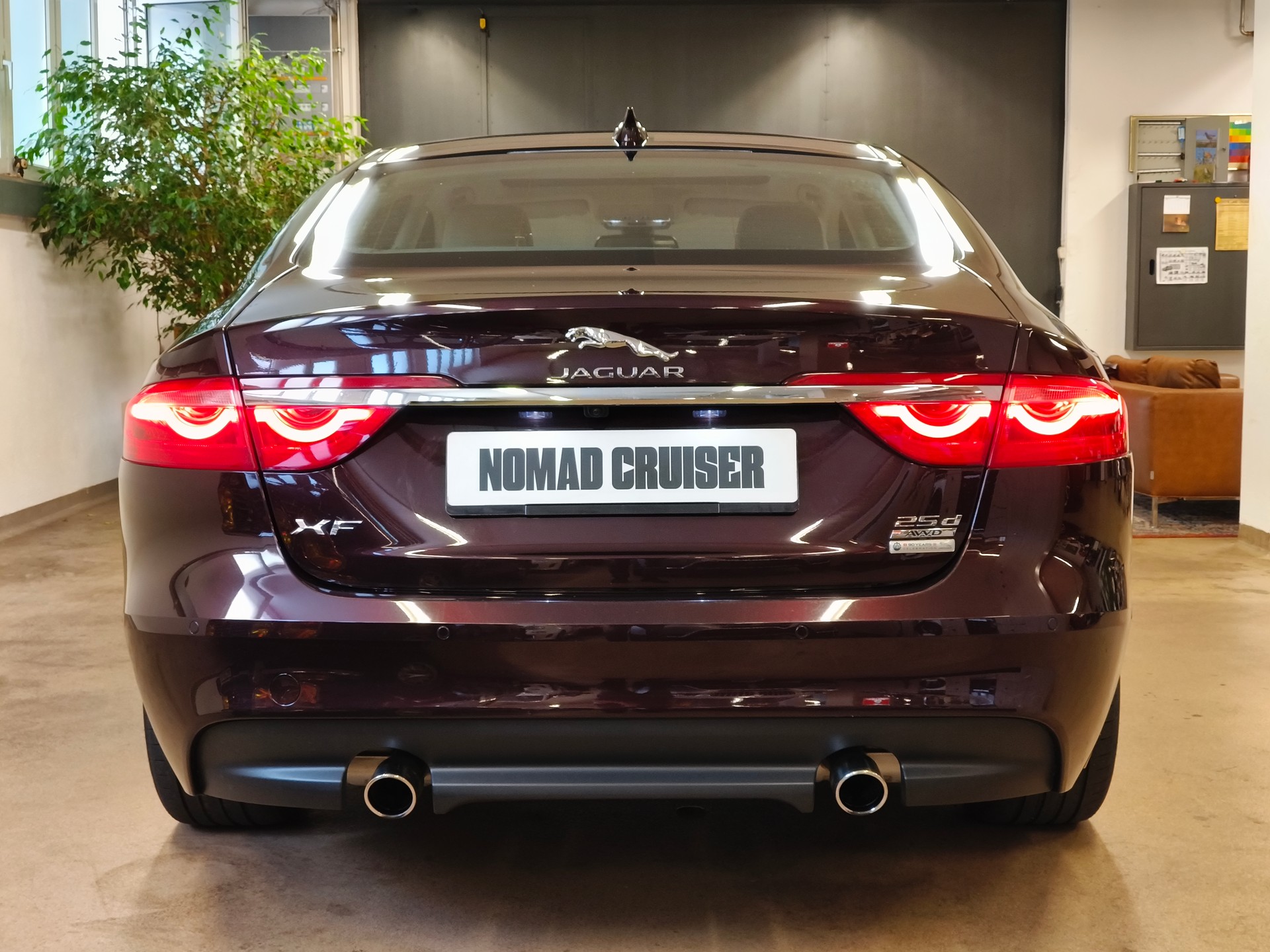 JAGUAR XF 25d Portfolio AWD Automatic-image-10