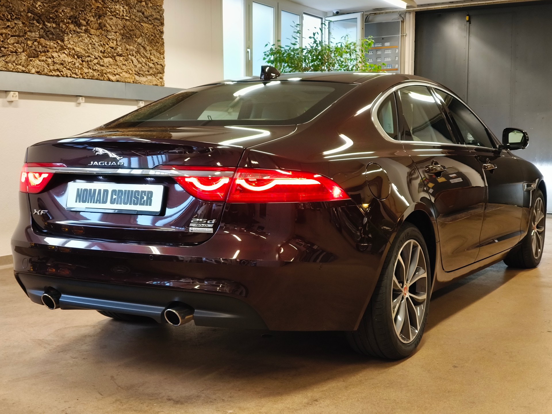 JAGUAR XF 25d Portfolio AWD Automatic-image-9