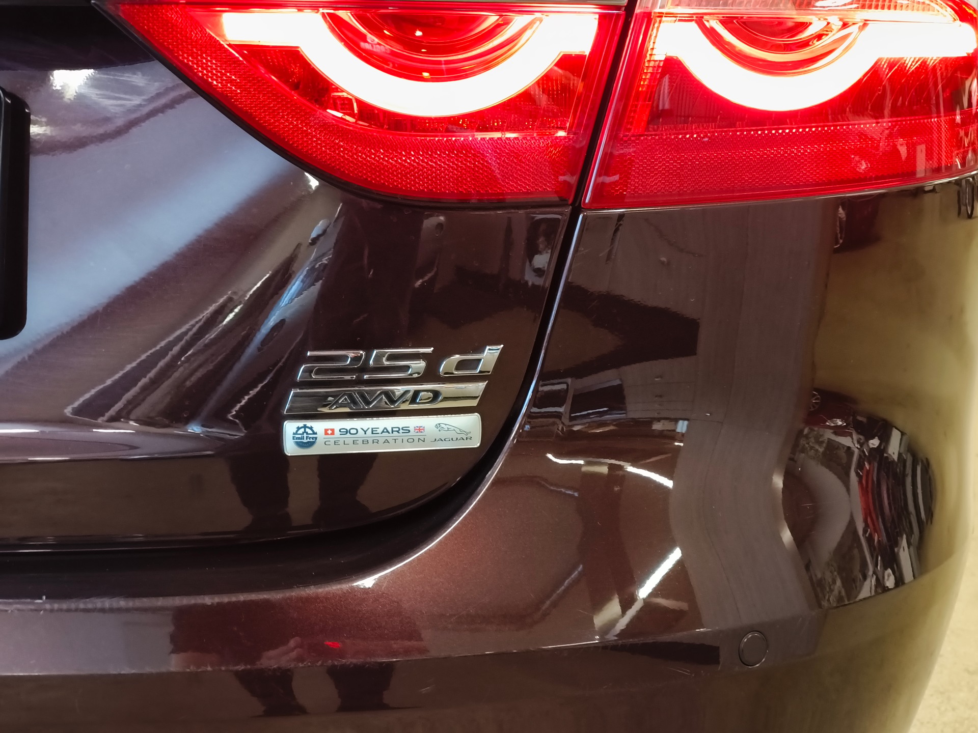 JAGUAR XF 25d Portfolio AWD Automatic-image-12