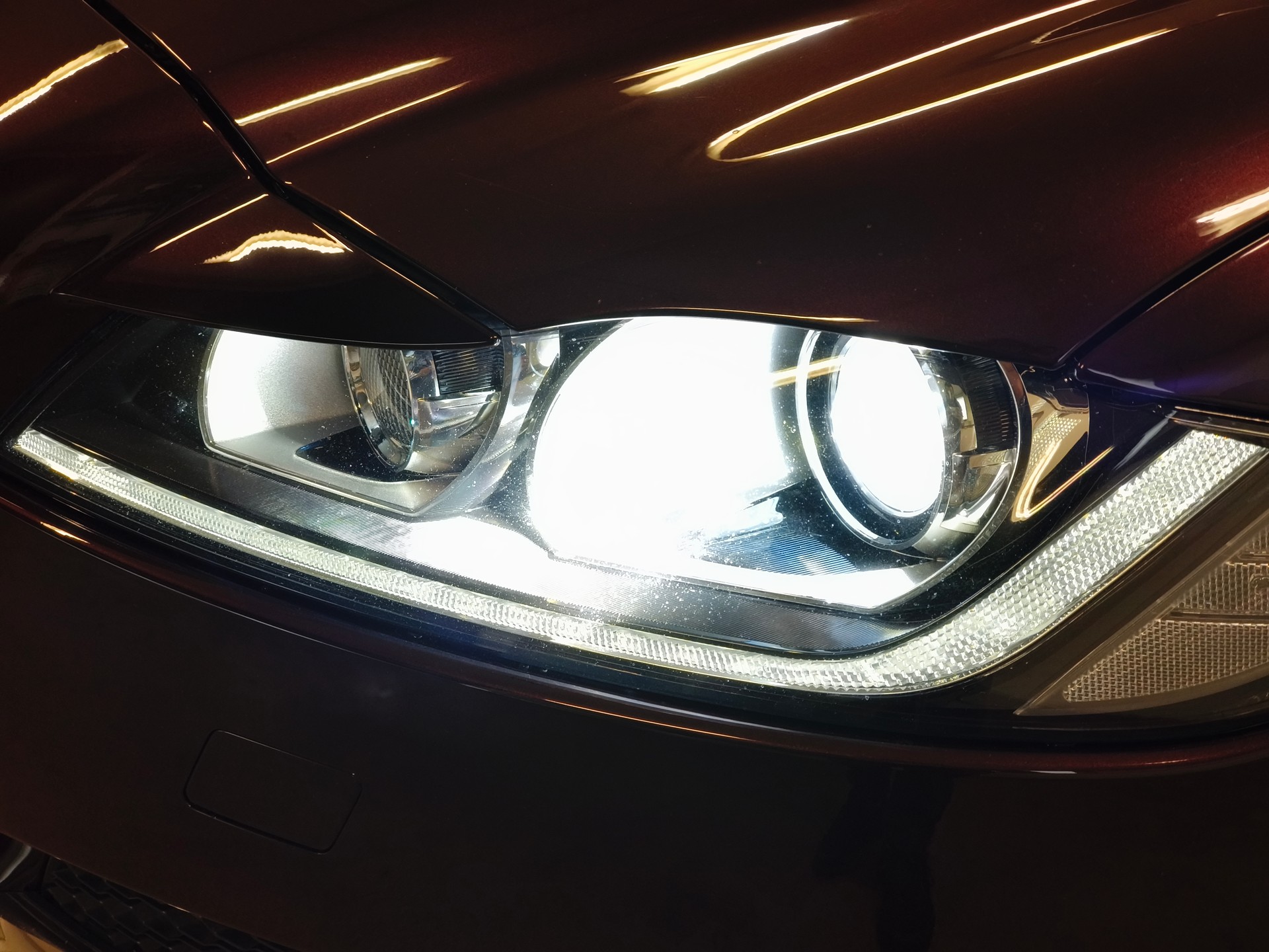 JAGUAR XF 25d Portfolio AWD Automatic-showroom-element-2