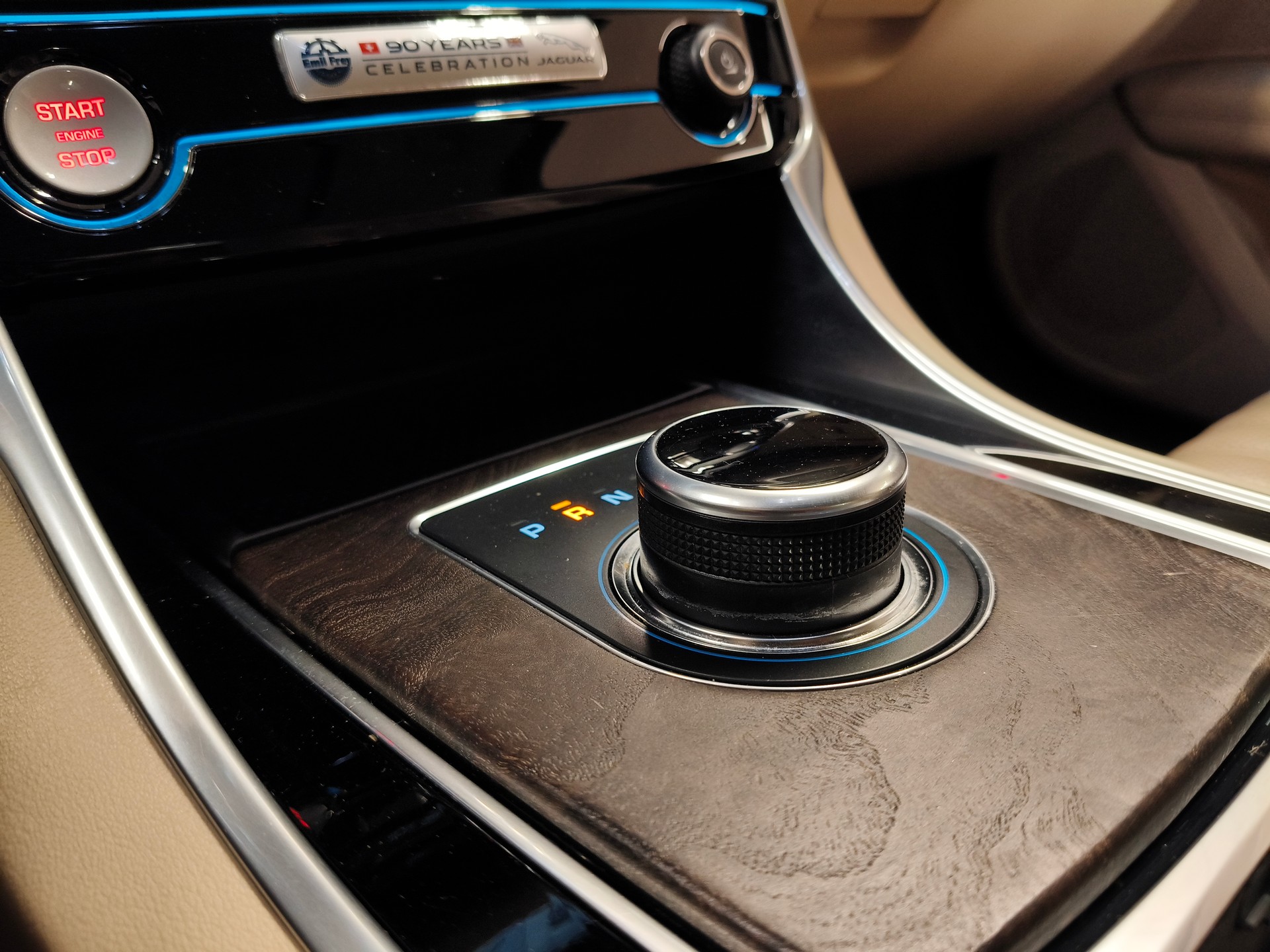 JAGUAR XF 25d Portfolio AWD Automatic-image-27