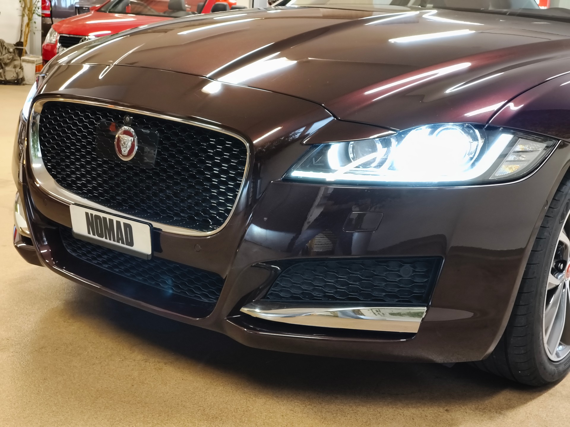 JAGUAR XF 25d Portfolio AWD Automatic-showroom-element-1